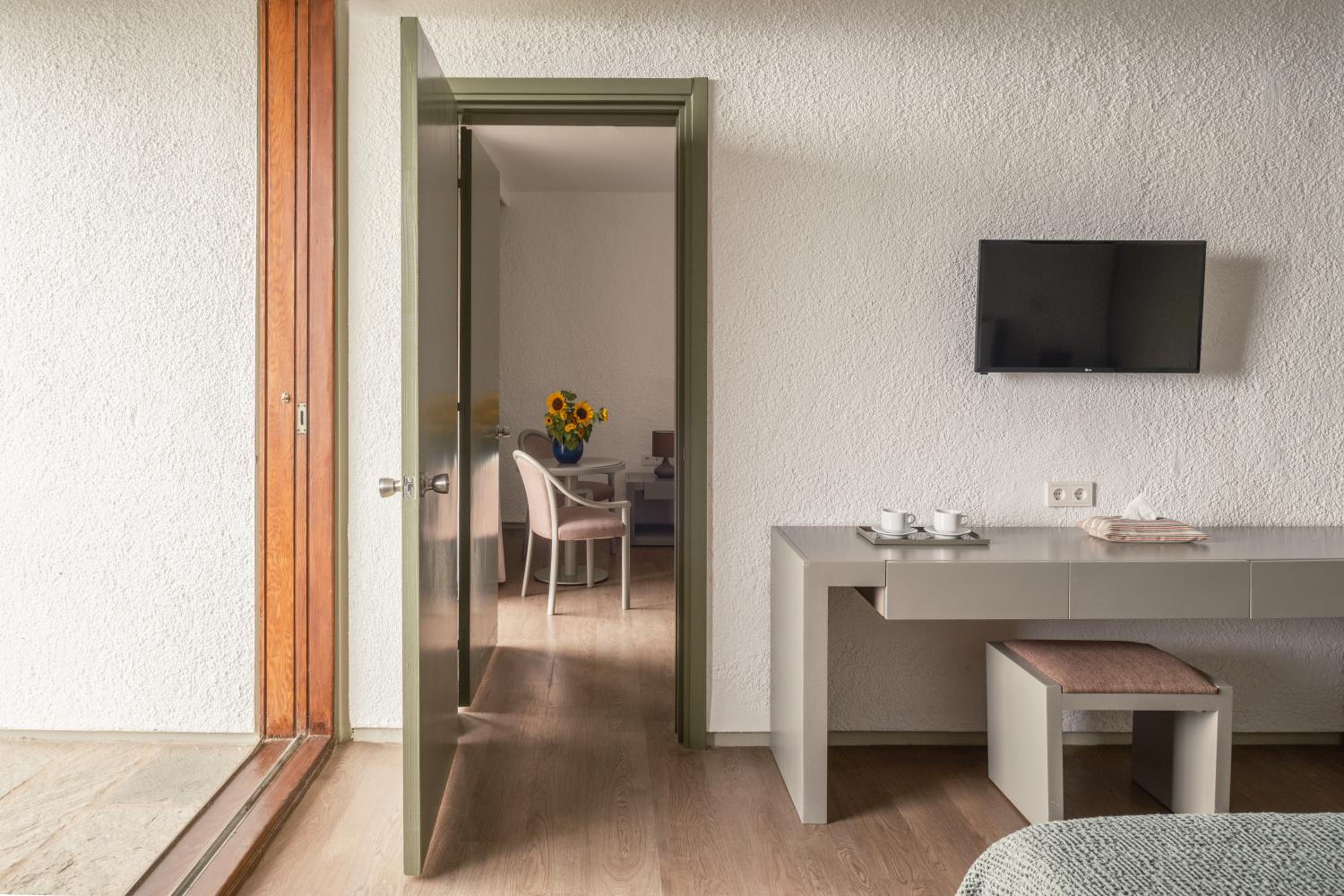 2 Twin Rooms with Interconnecting Door