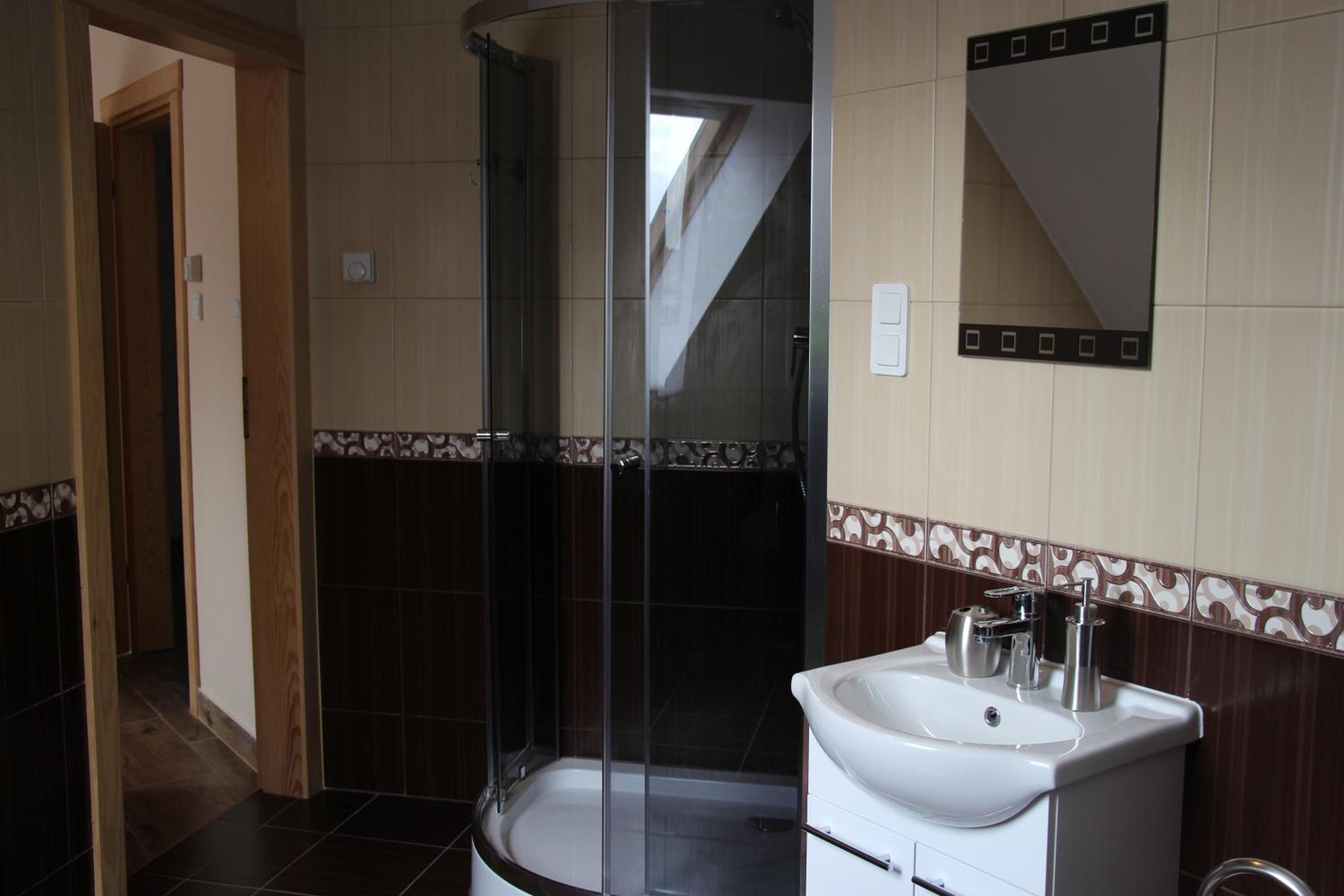 Twin Room with Bathroom - Photo 4