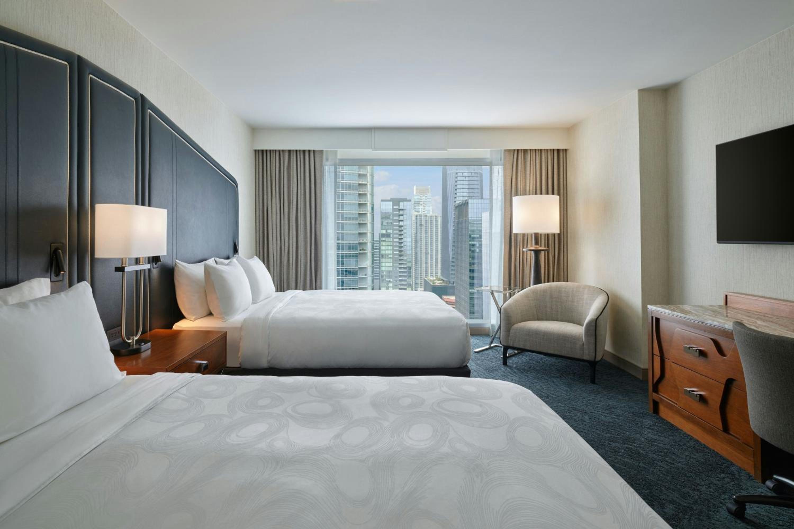 King Room with Roll-In Shower and City View - High Floor/Mobility Accessible