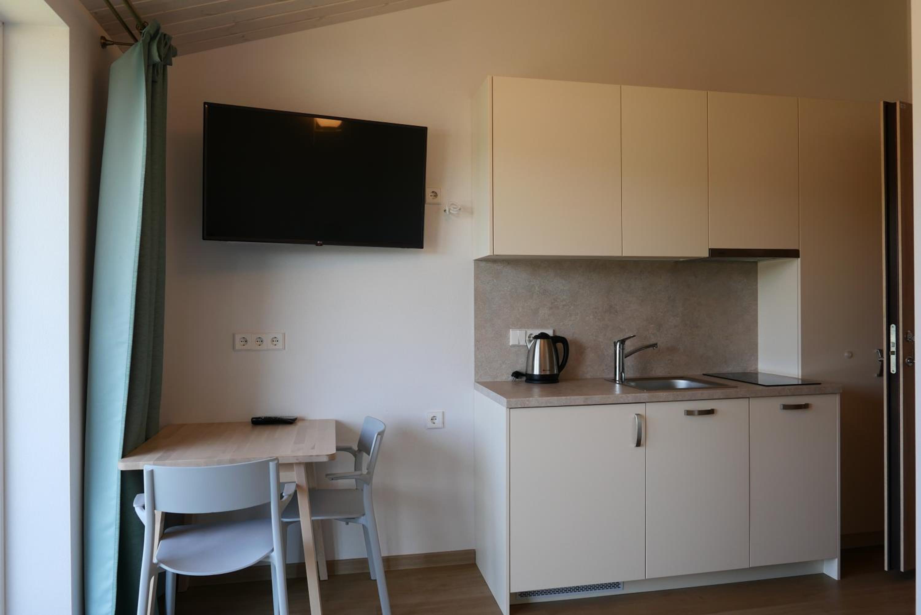 Economy Double Room - Photo 11