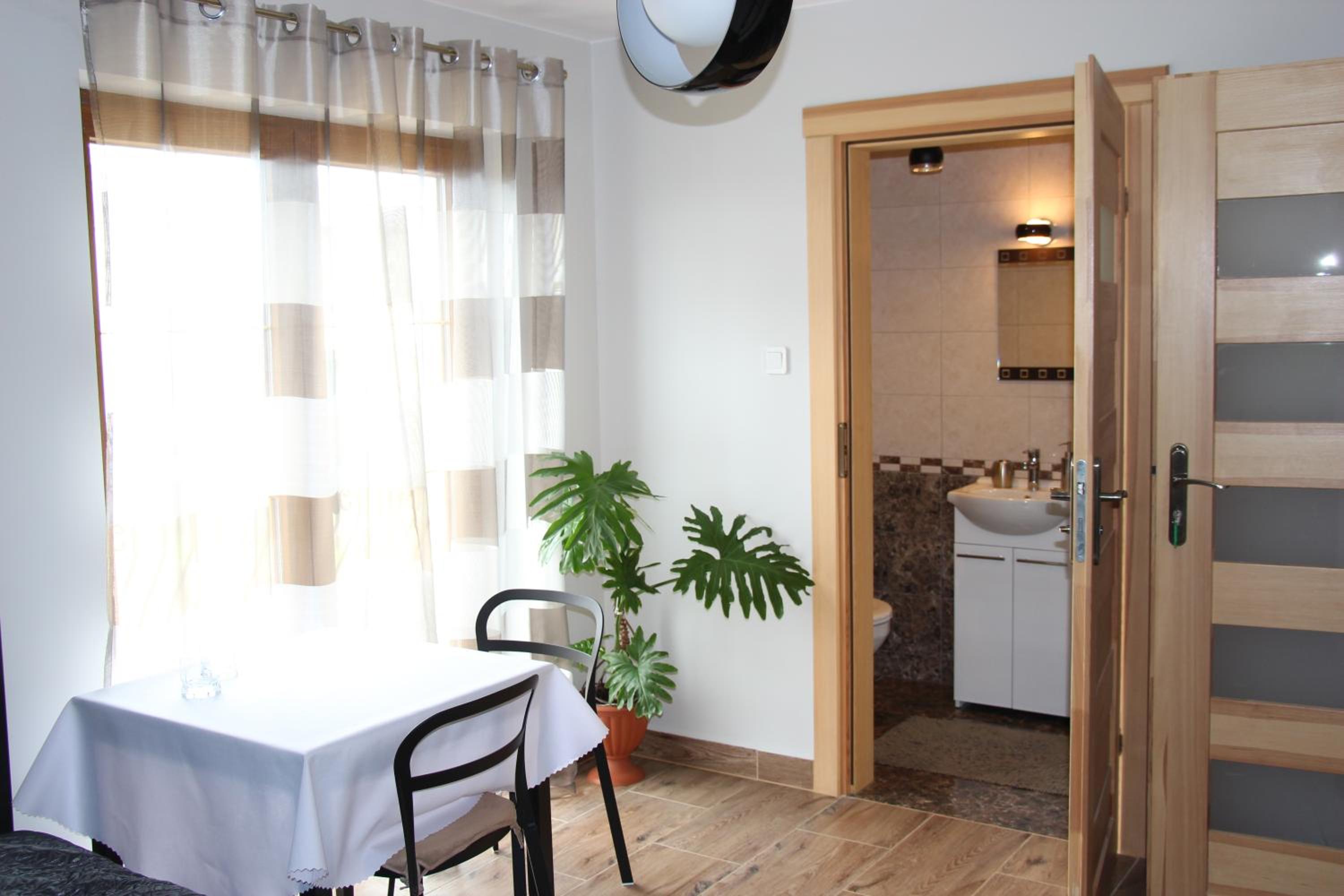 Double Room with Balcony - Photo 2