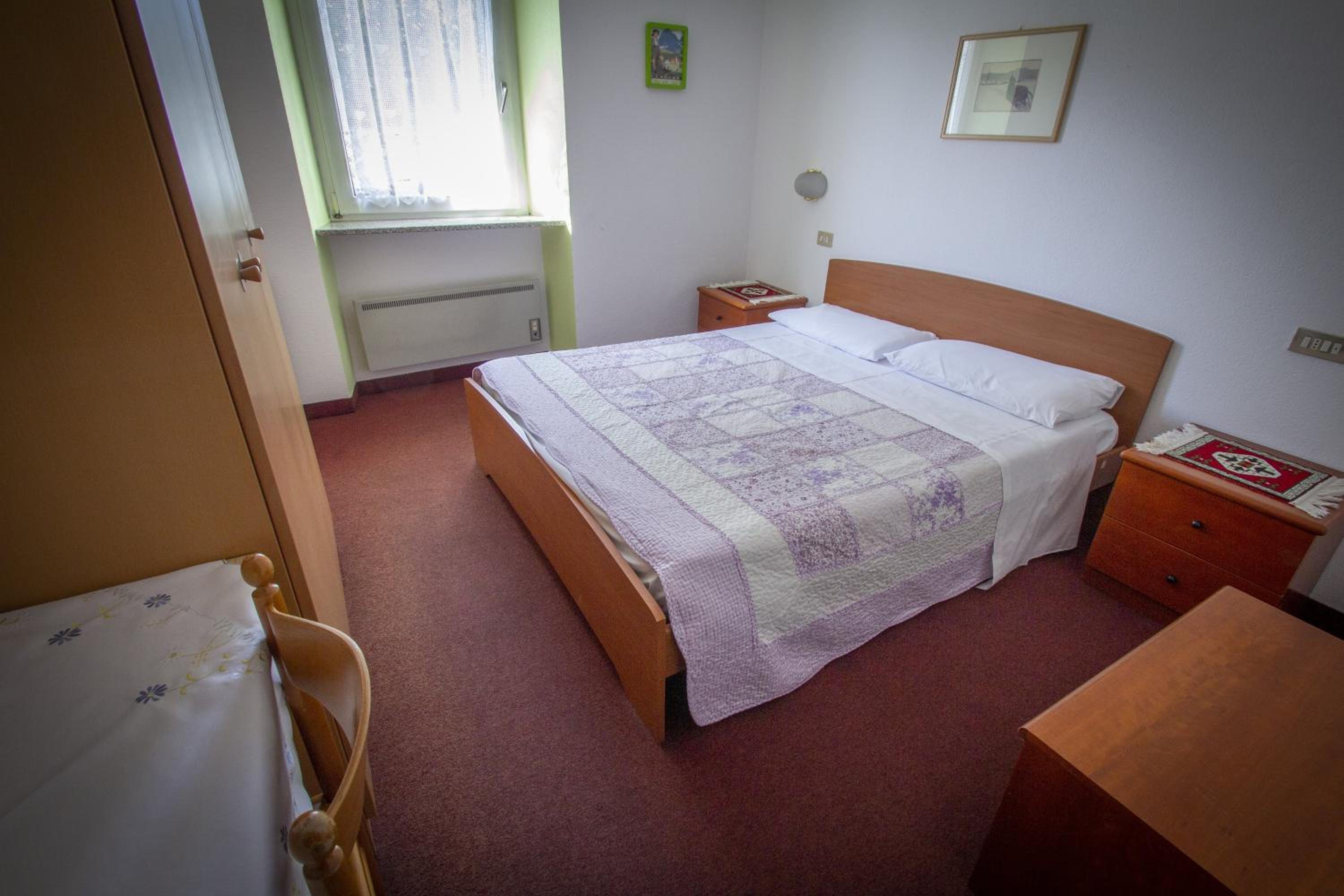 Large Double or Twin Room photo 1