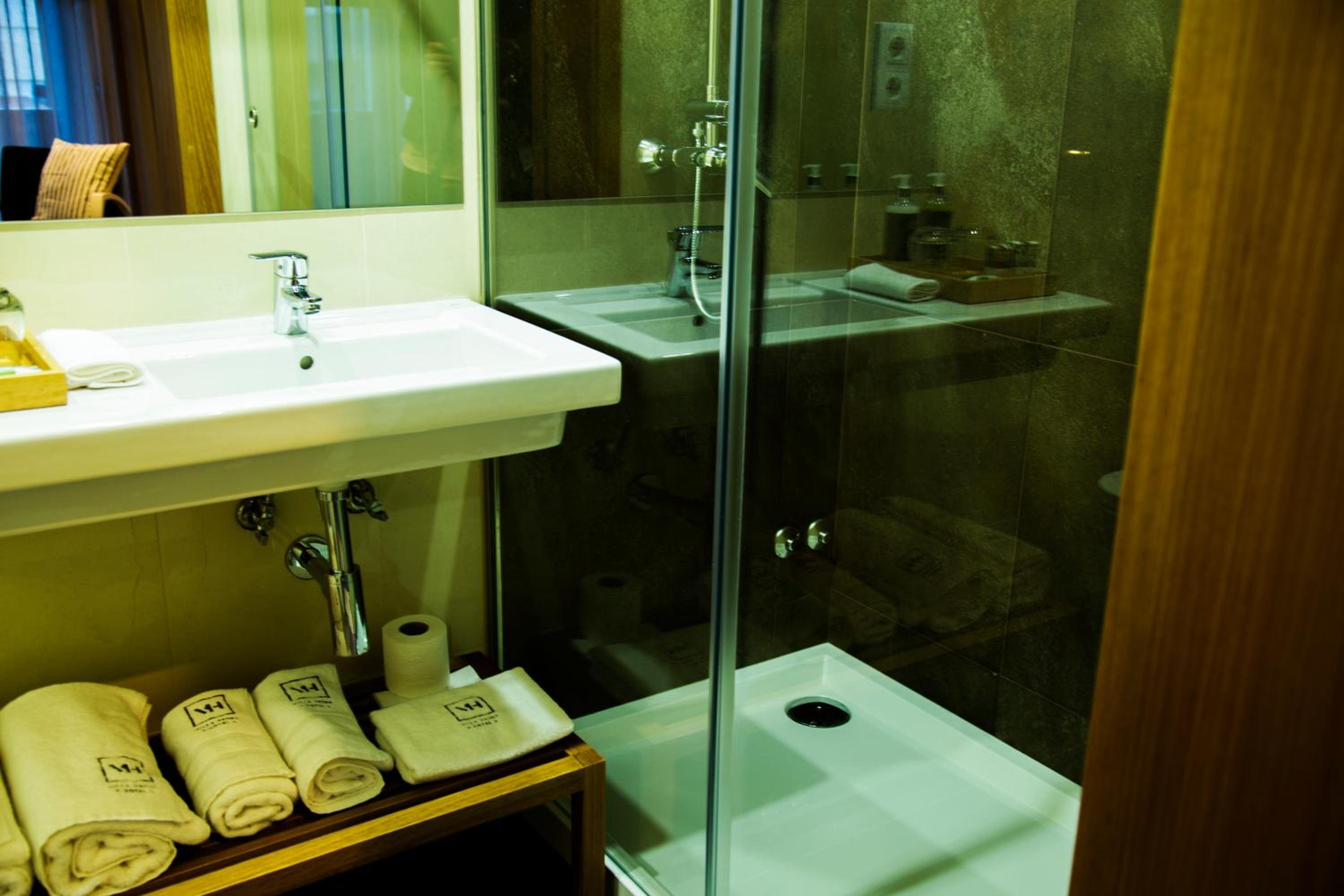 Deluxe Suite - Photo 3