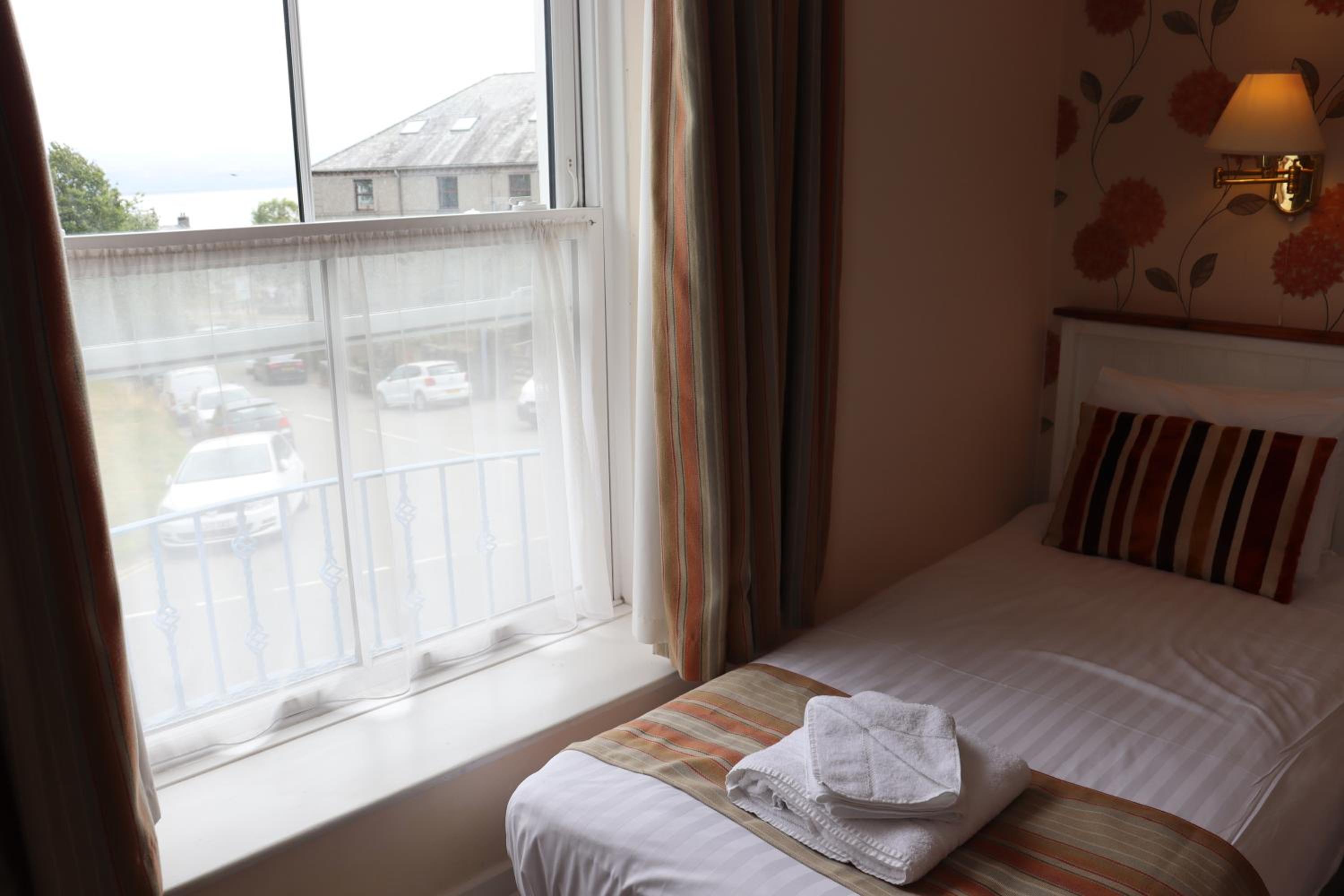 Standard Twin Room with Sea View