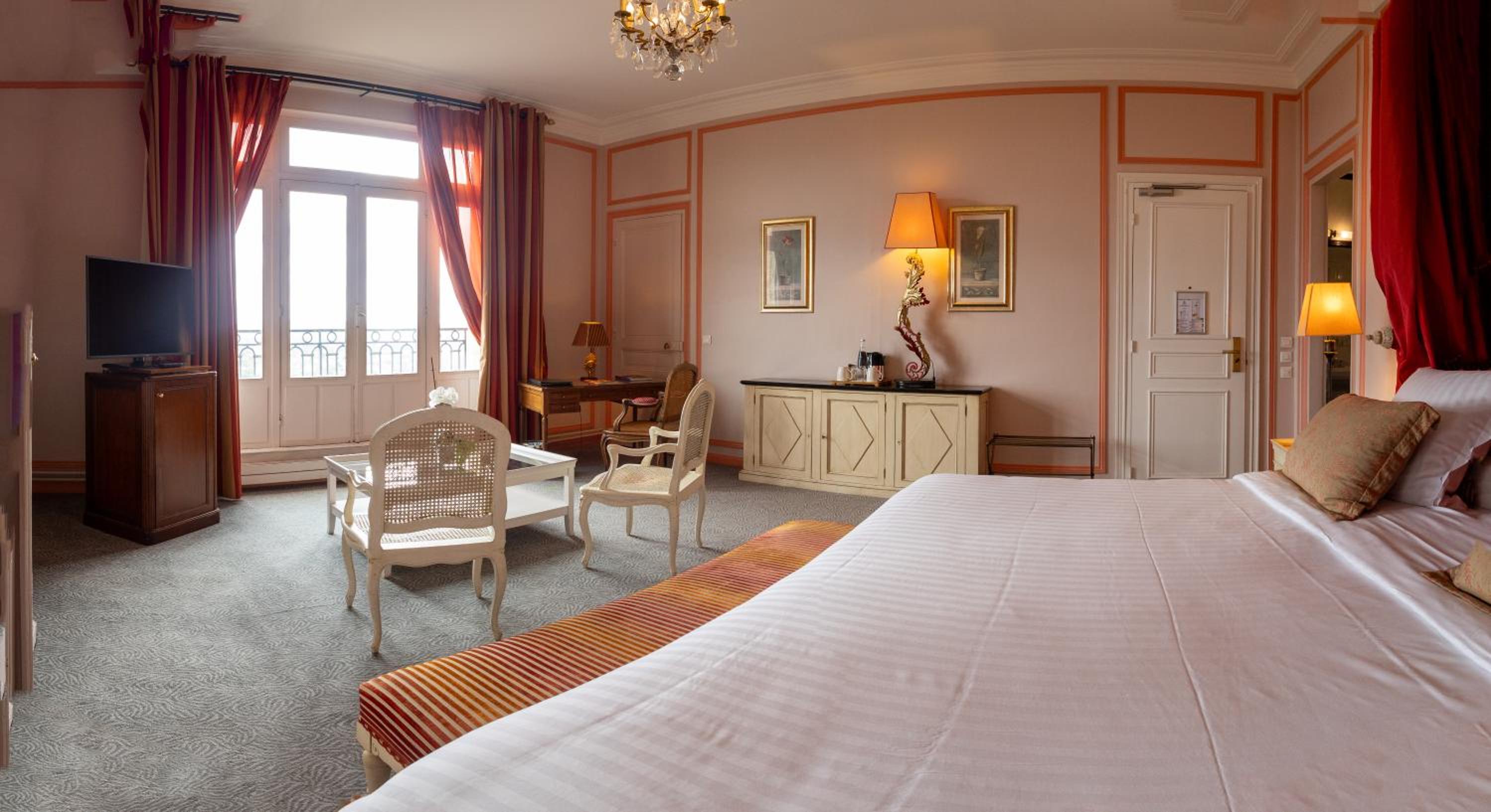 Suite - Photo 3