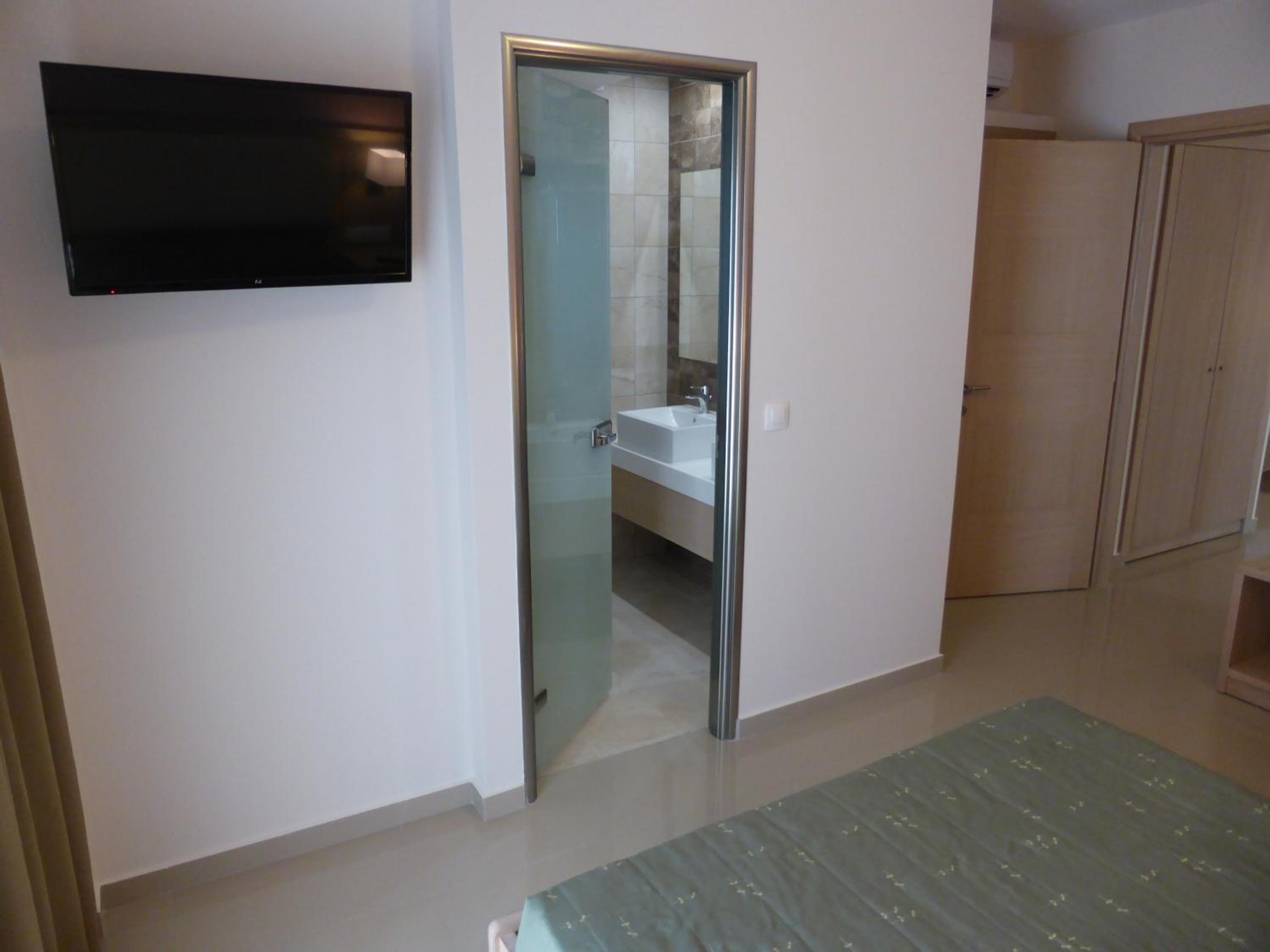 Superior Quadruple Room - Photo 2