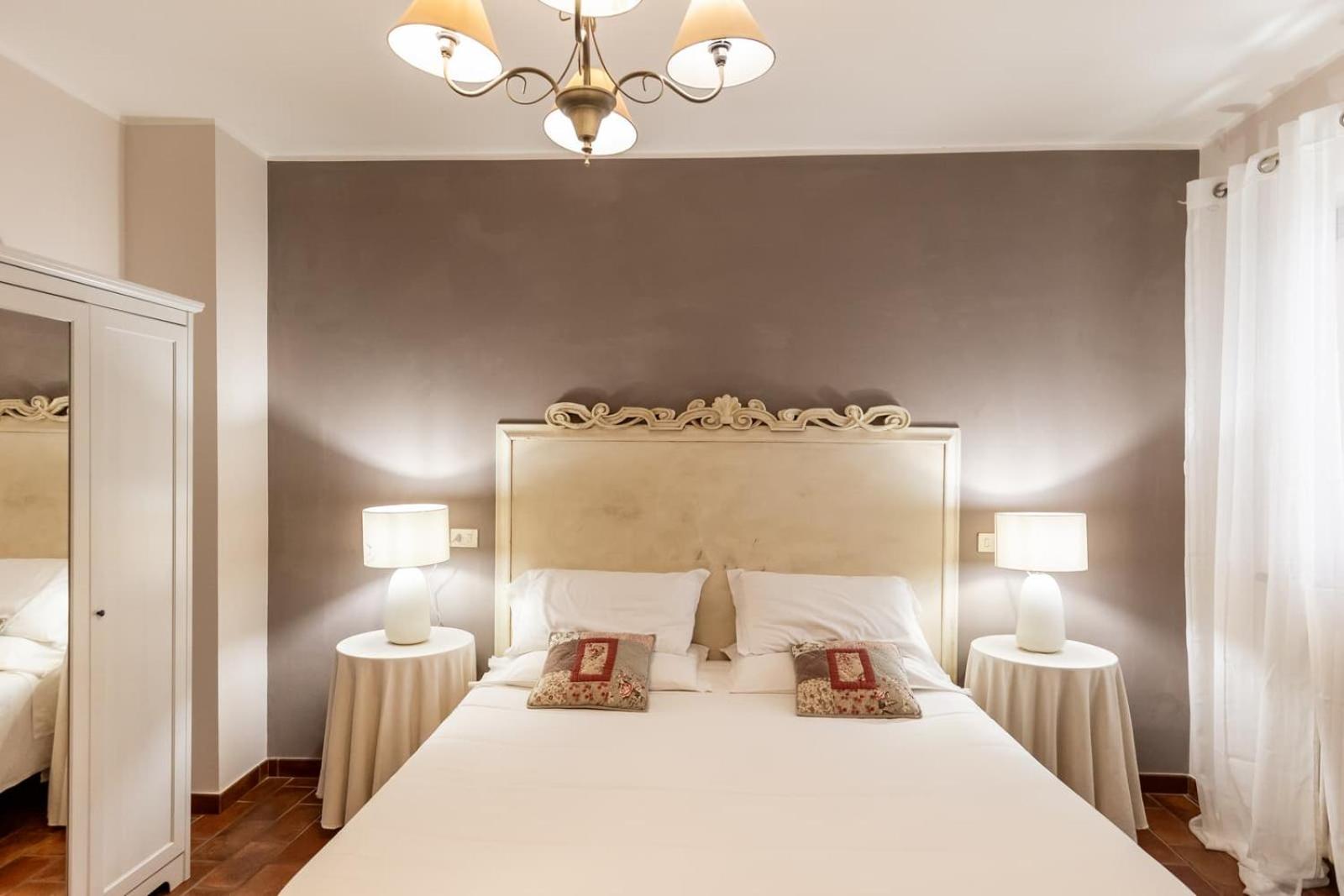 Standard Double Room - Photo 12