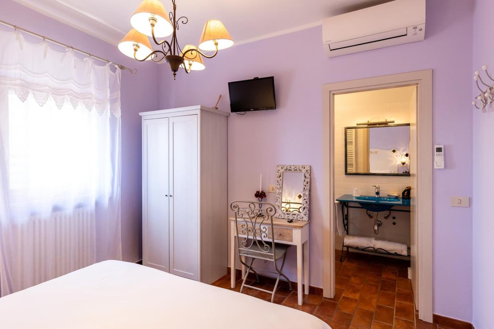 Standard Double Room - Photo 8