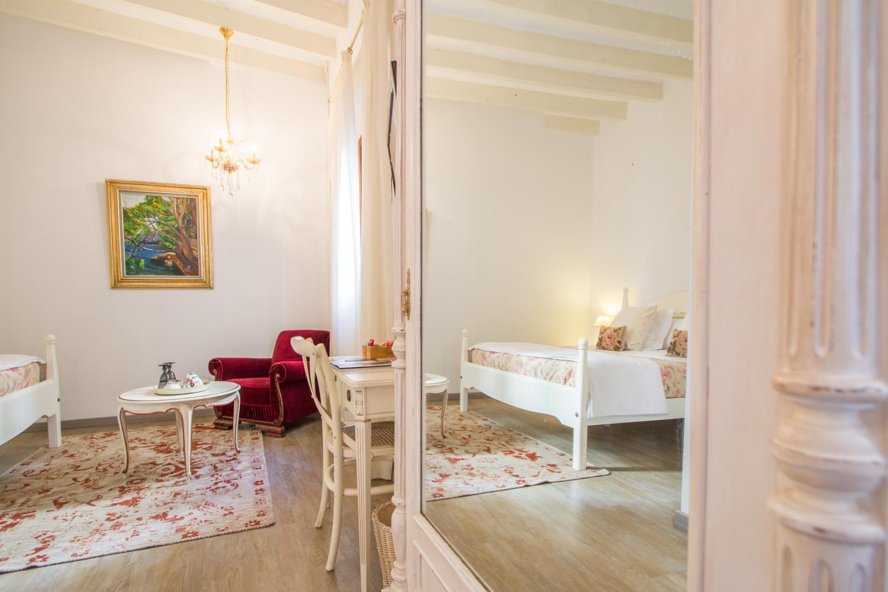Double Room - Photo 3