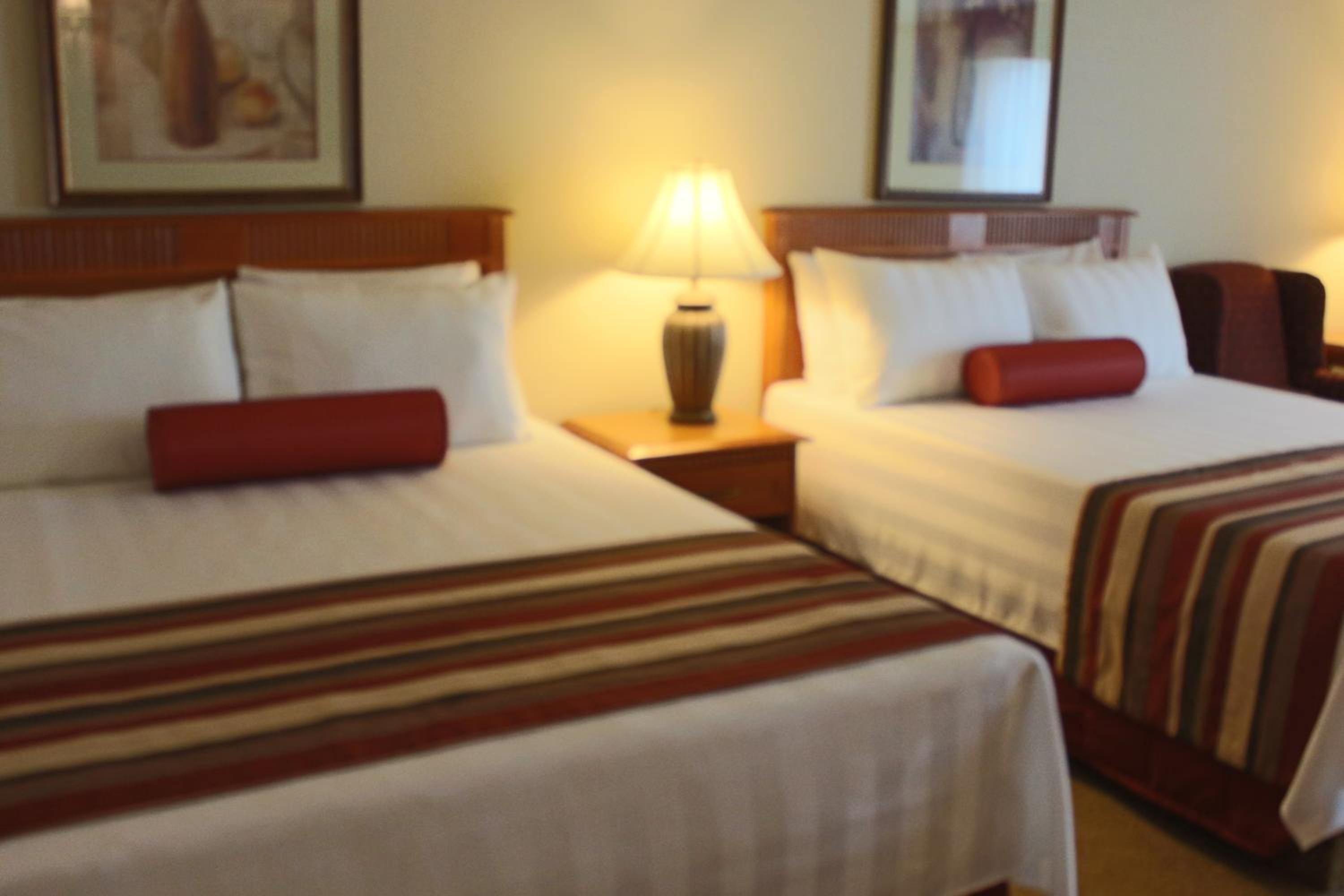 Queen Room with Two Queen Beds - Non-Smoking - Photo 8