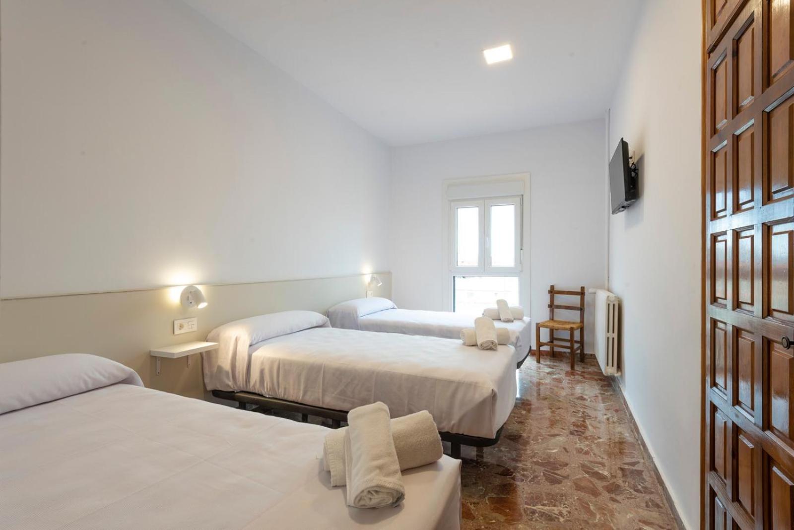 Triple Room with Private Bathroom photo 2