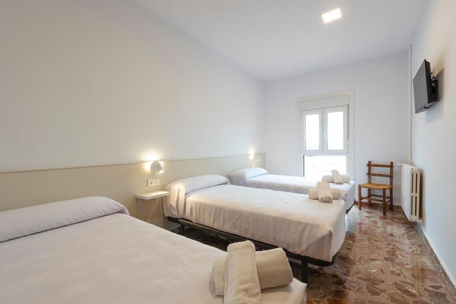 Triple Room with Private Bathroom photo 3