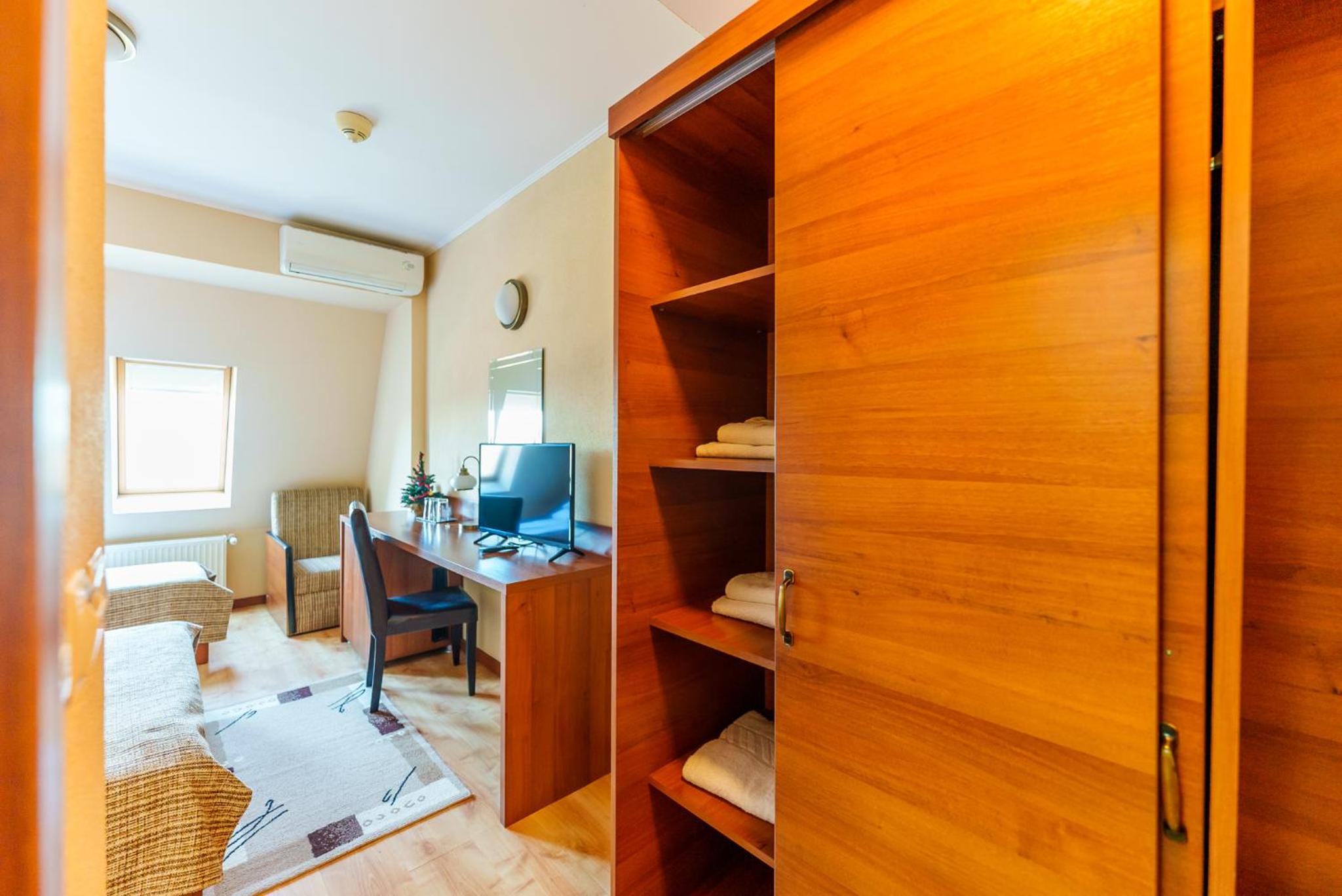 Triple Room - Photo 7