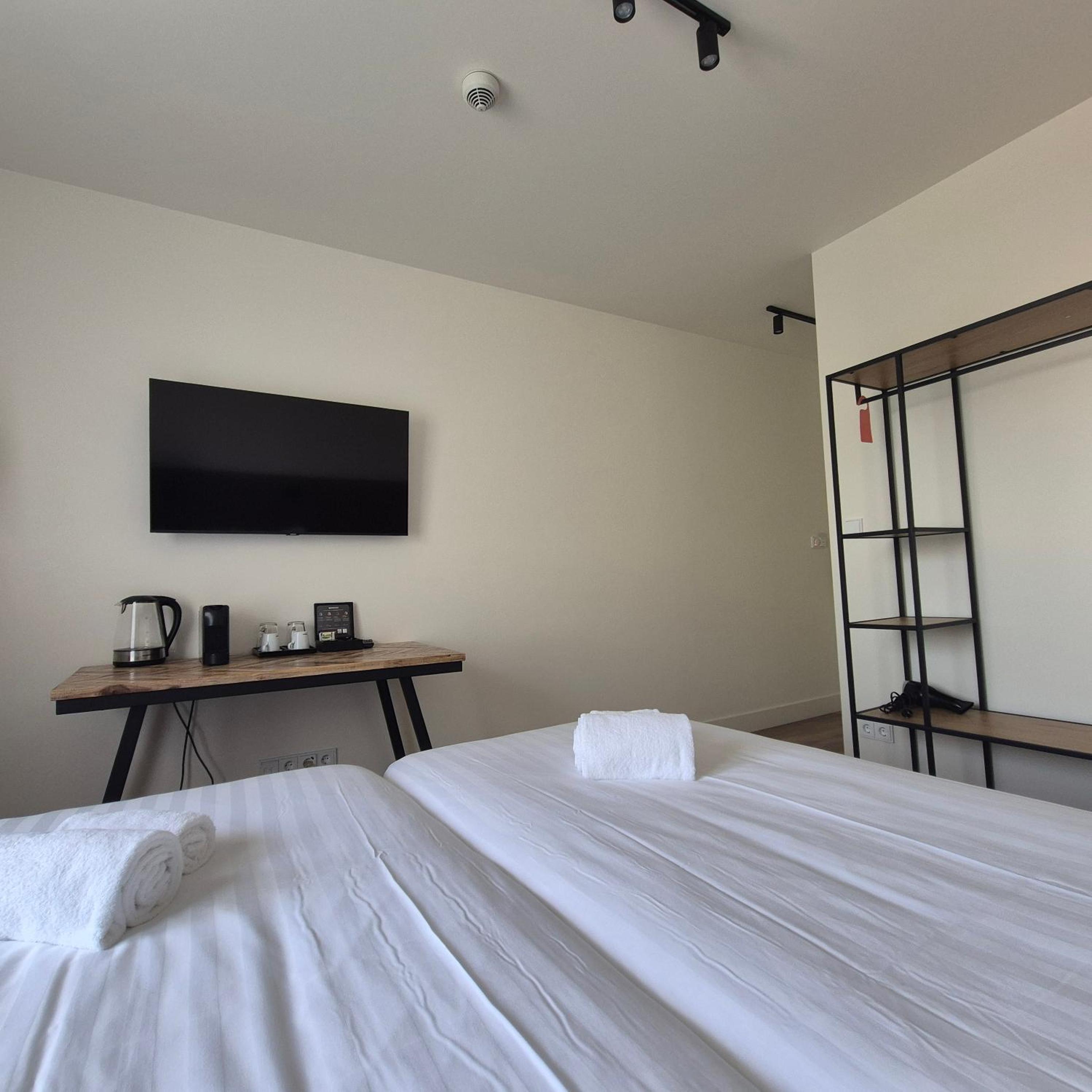 Standard Twin Room with Shared Bathroom