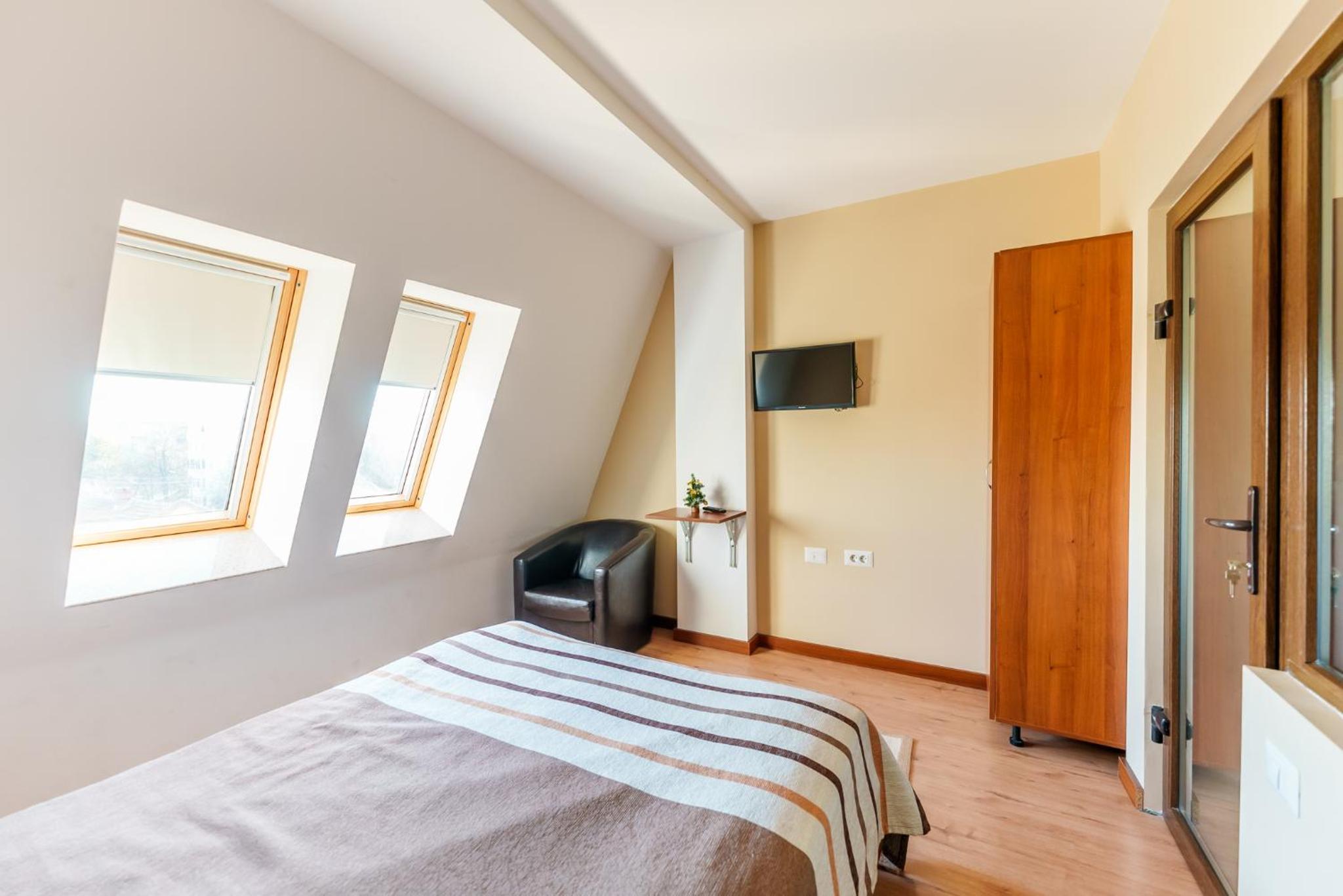 Quadruple Room - Photo 13