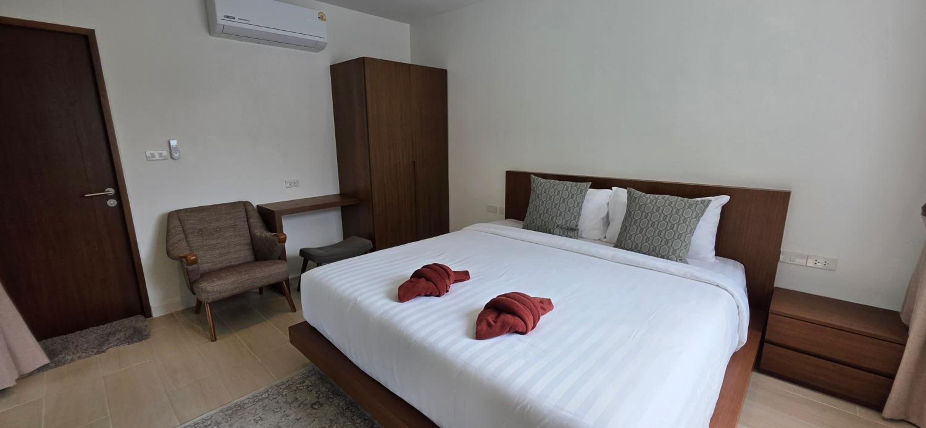 Three-Bedroom Villa - Photo 4