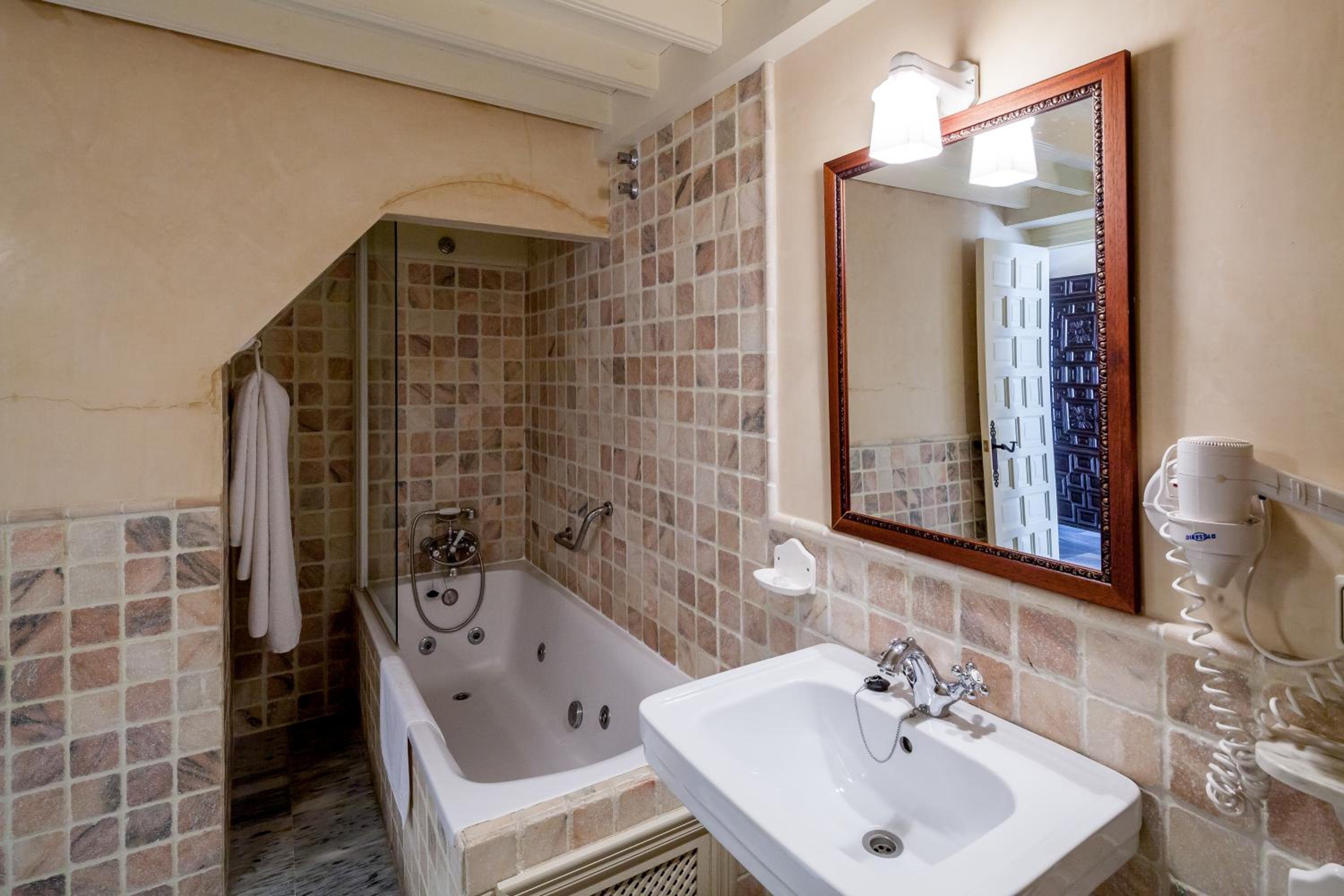 Suite - Photo 2