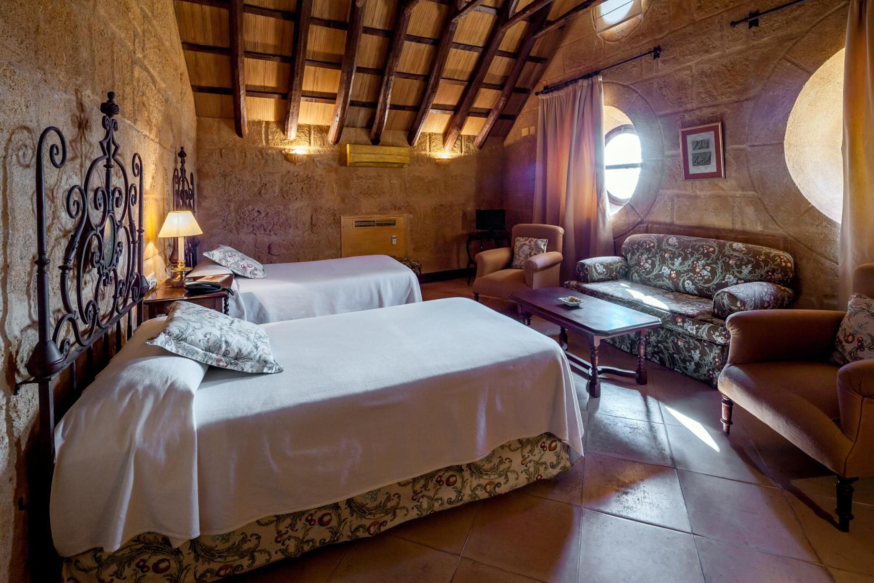Superior Double or Twin Room - Photo 6