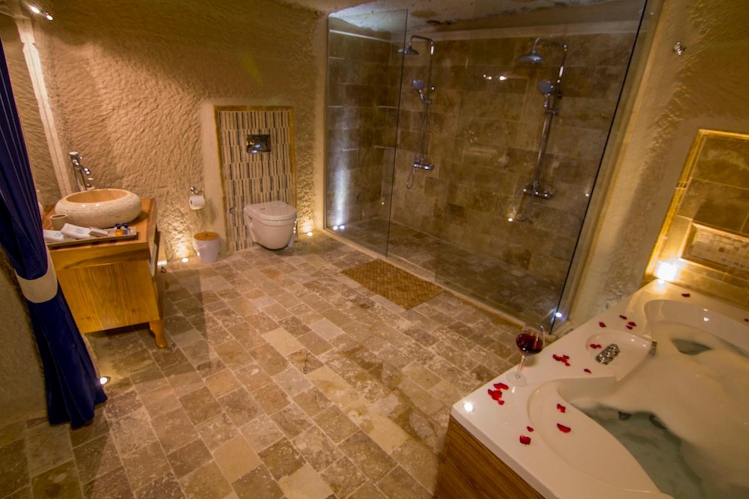 Large Double Room - Photo 3