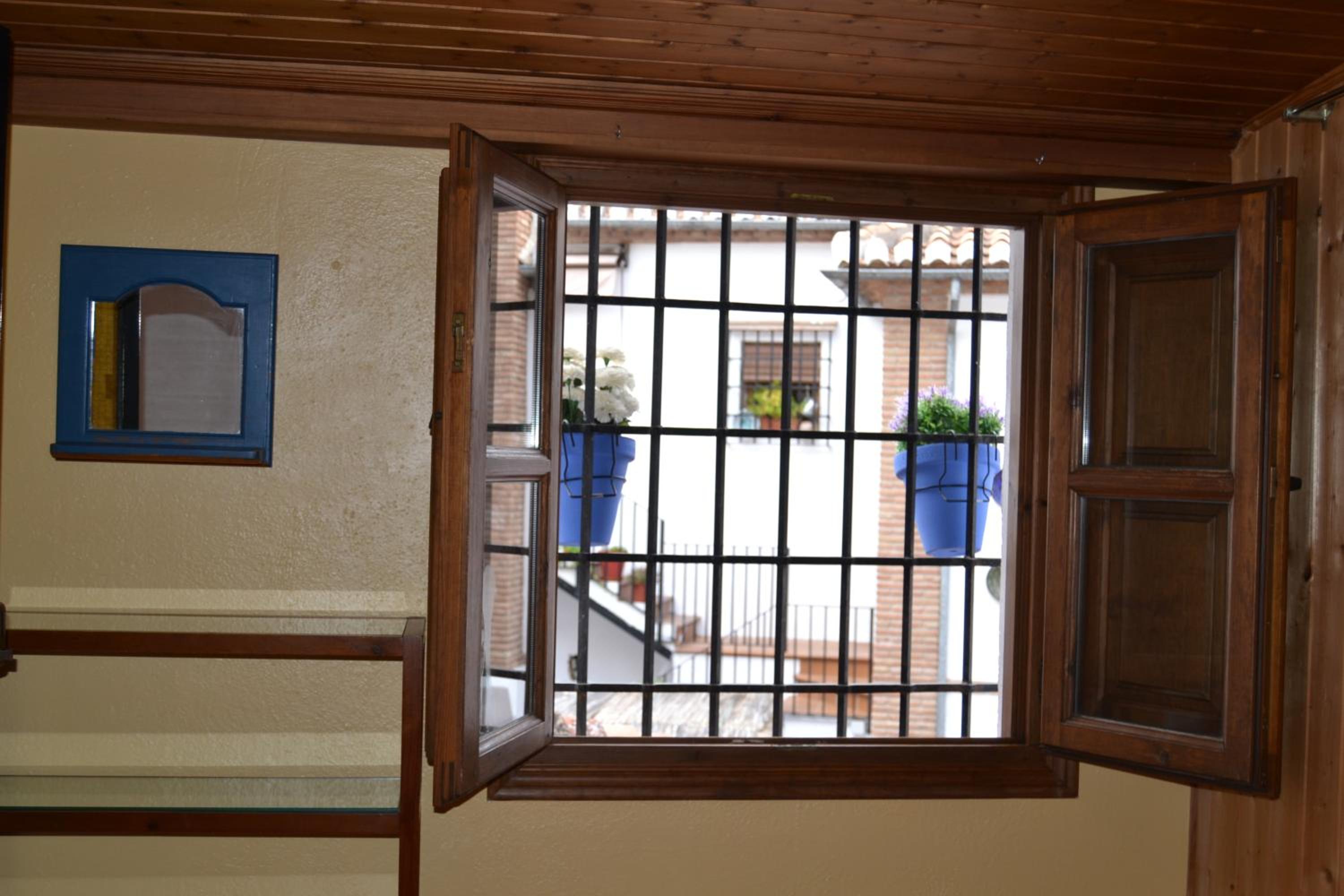 Apartment with Terrace - Photo 5