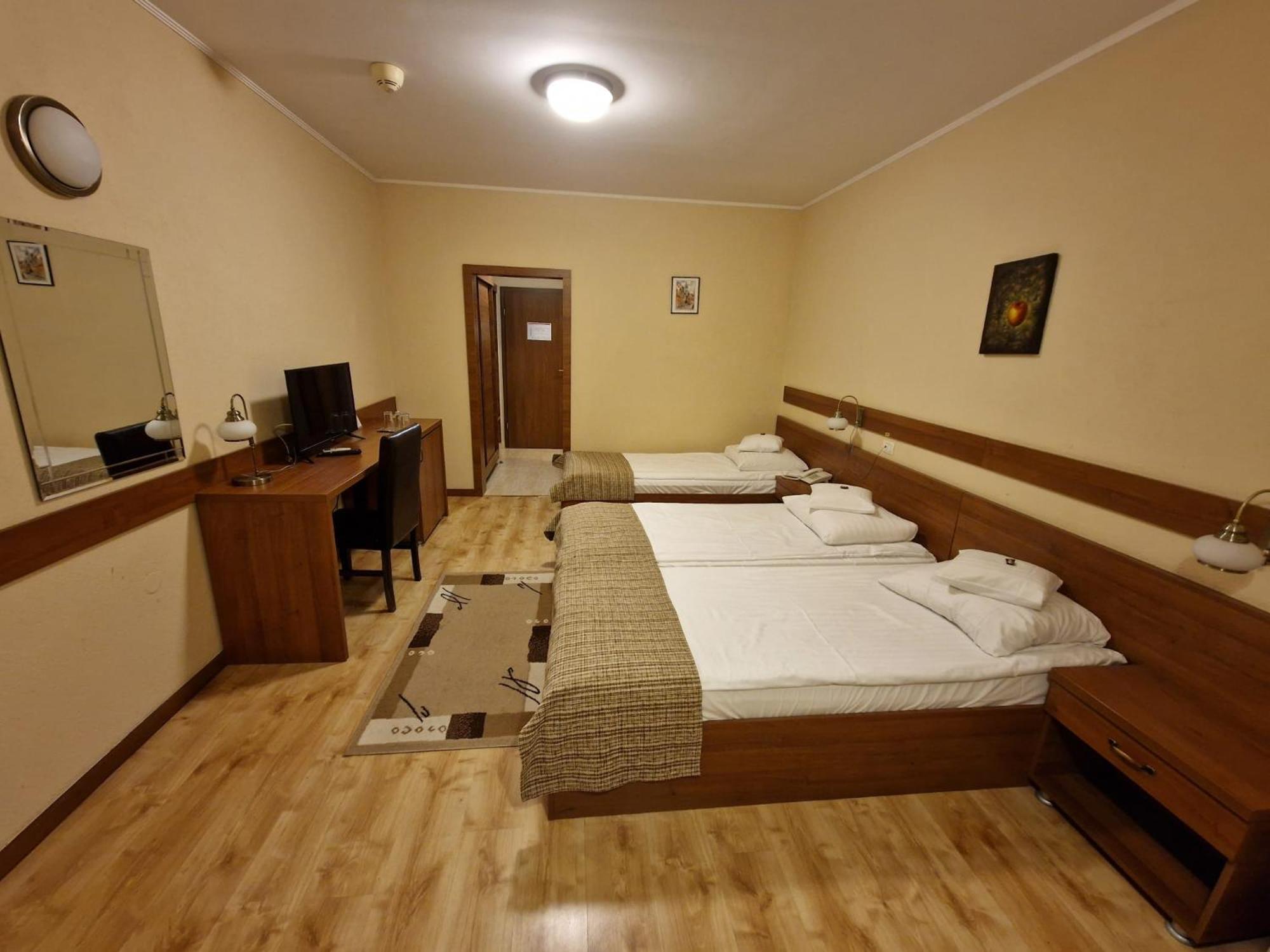 Triple Room - Photo 8