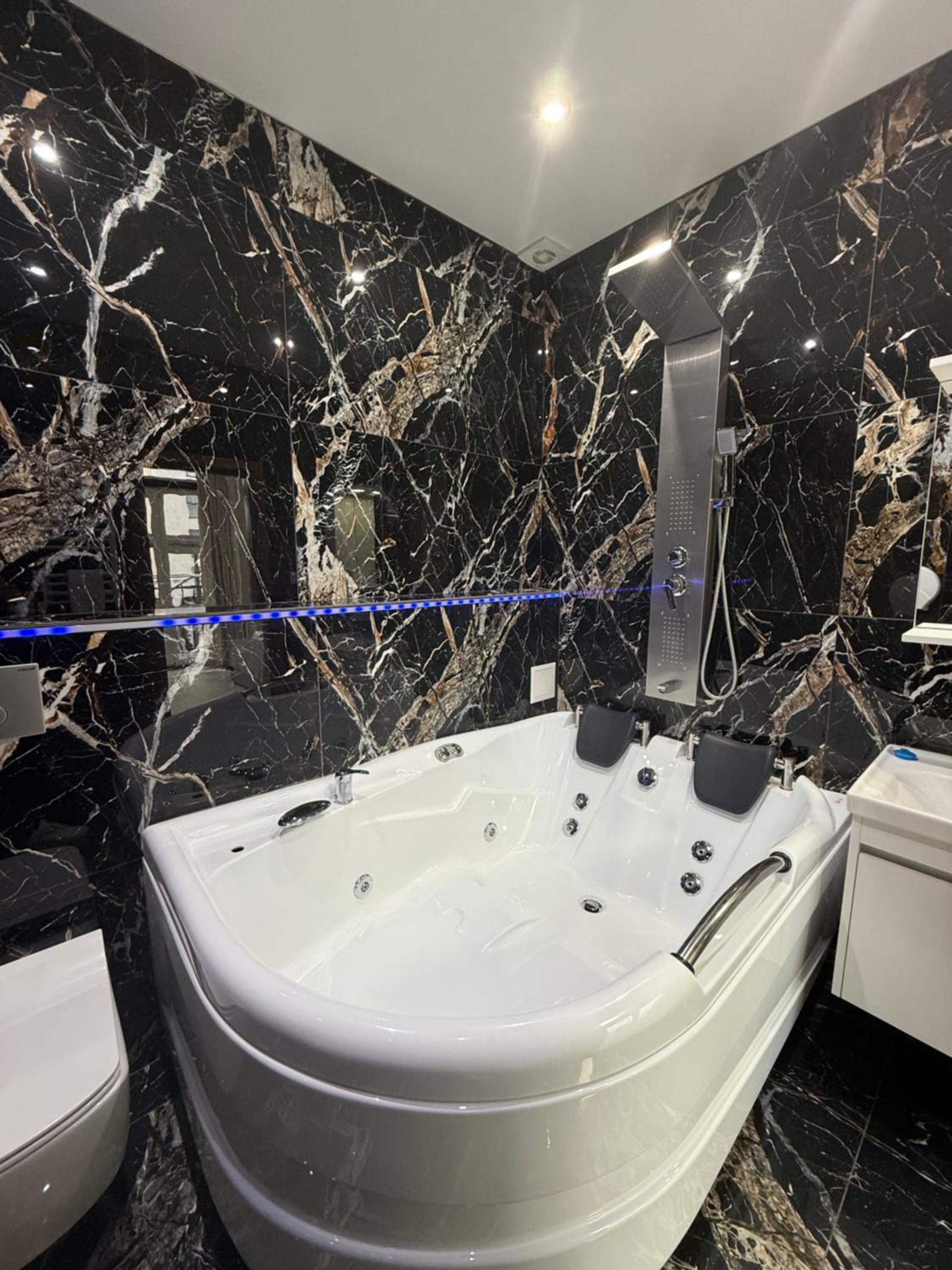 Double Room with Spa Bath photo 3