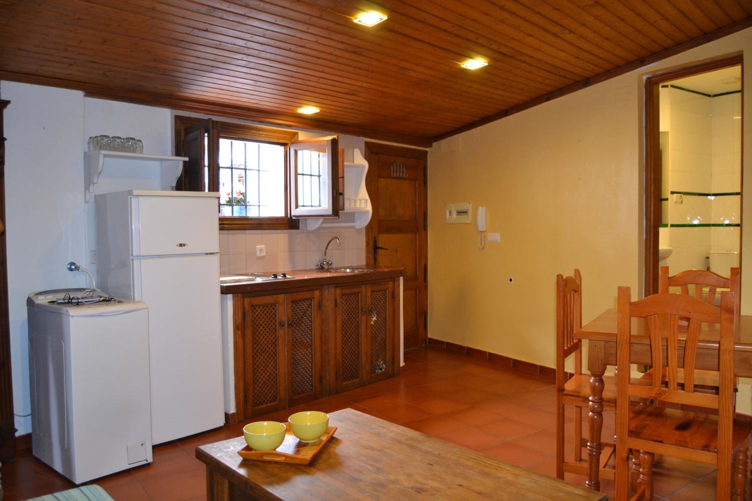 Apartment with Terrace - Photo 7