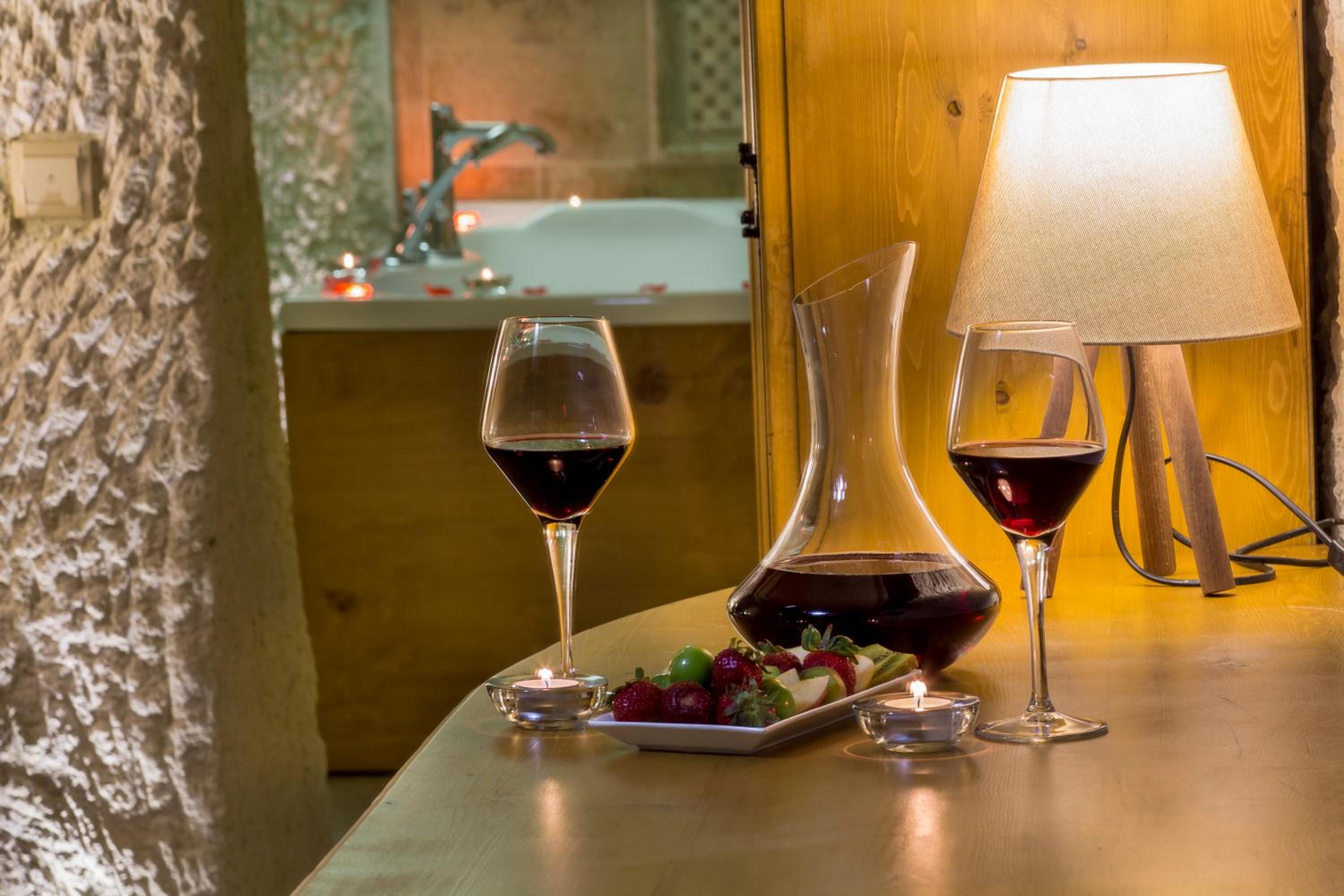Double Room with Spa Bath - Photo 8