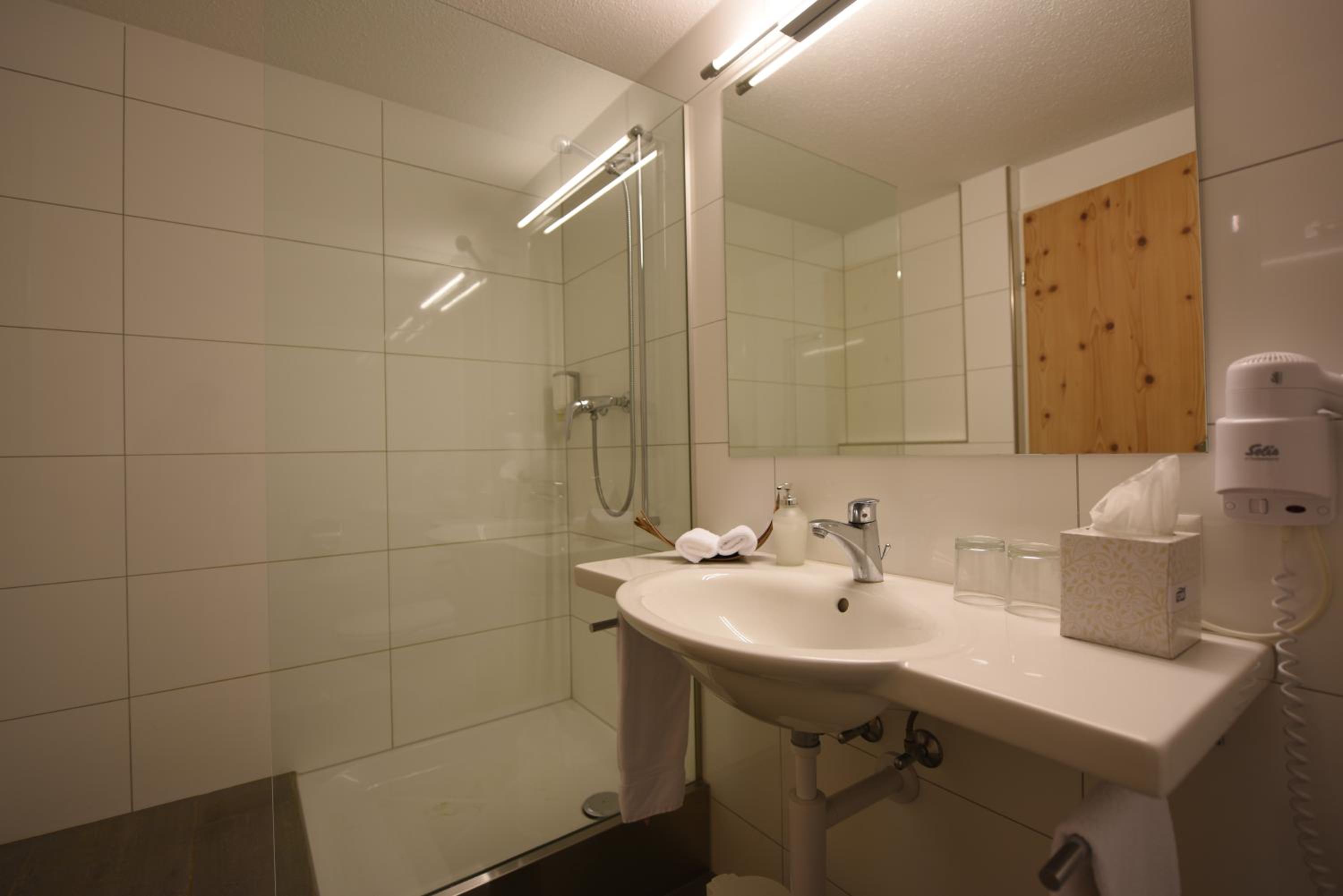 Double or Twin Room - Photo 12