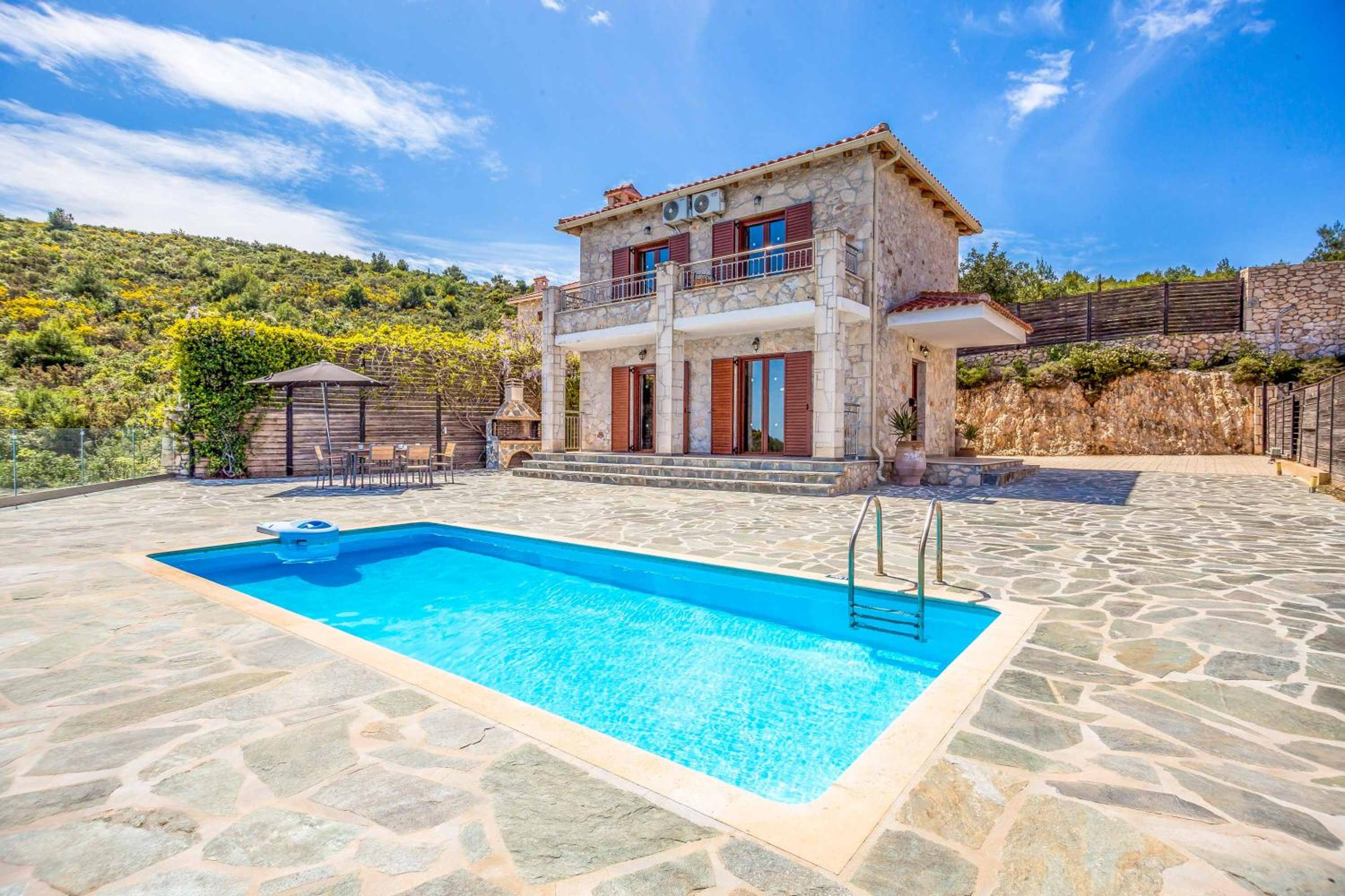 Three-Bedroom Villa photo 2