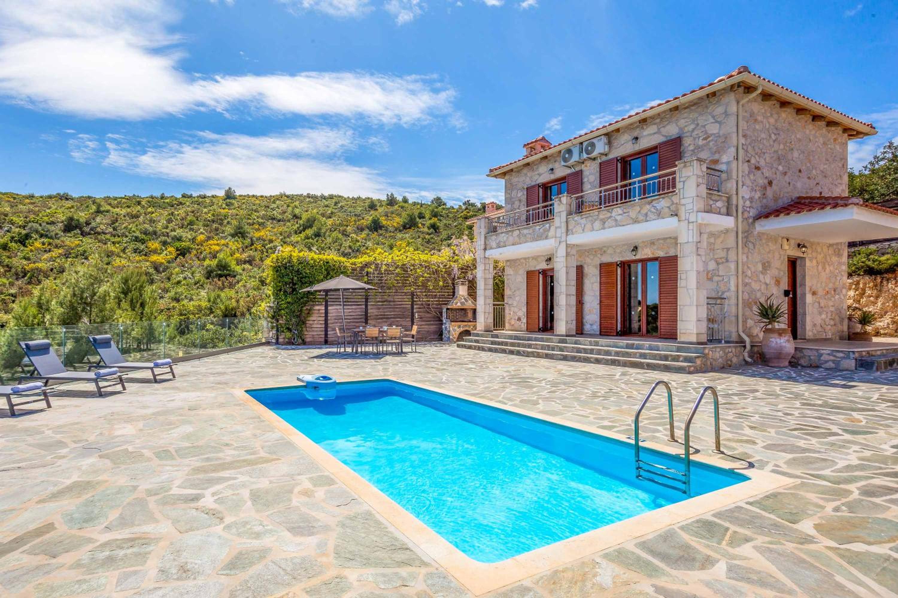 Three-Bedroom Villa photo 3