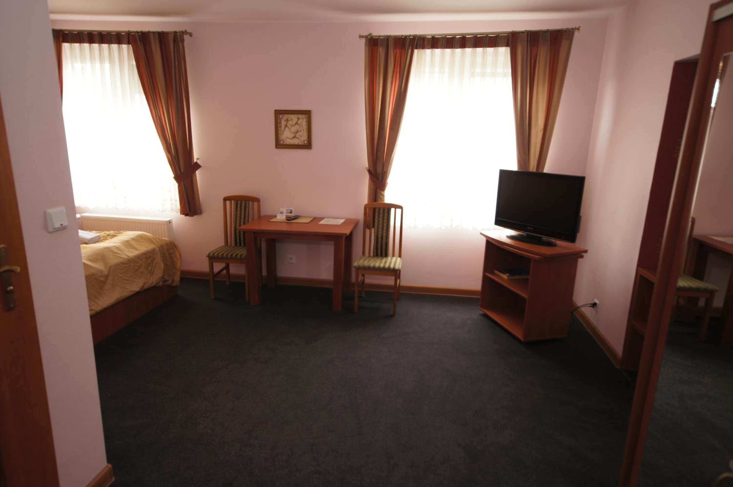 Double Room - Photo 8