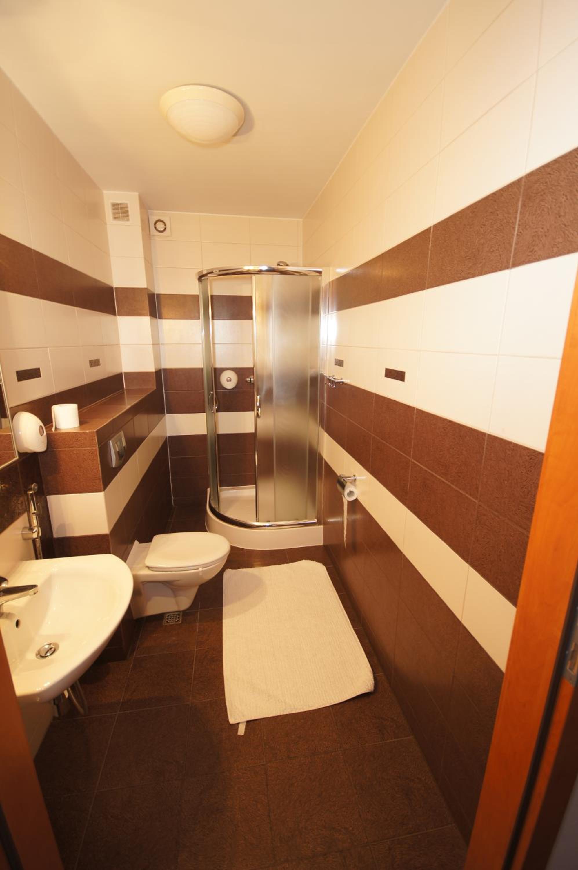 Double Room - Photo 10