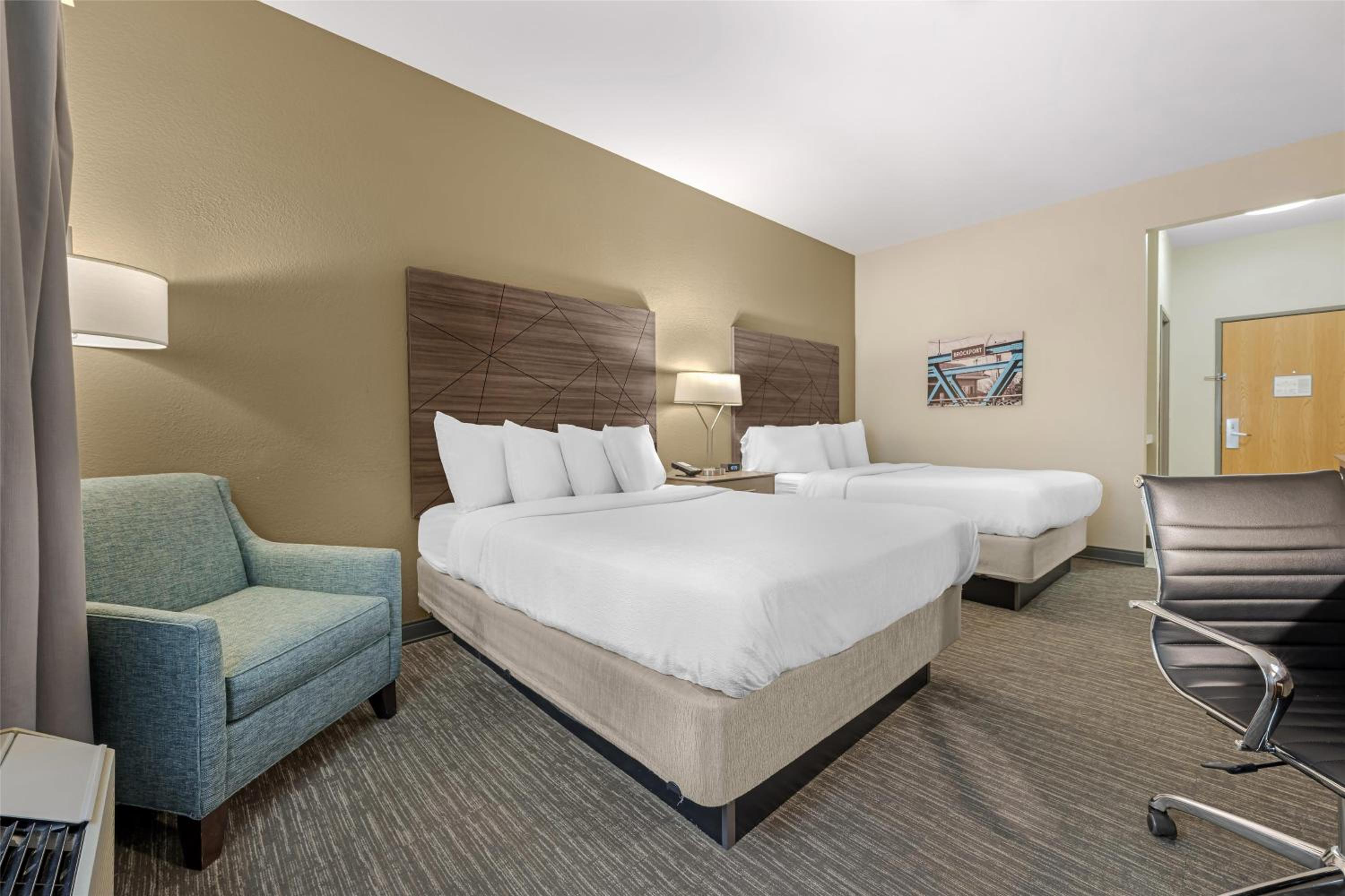 Queen Room with Two Queen Beds - Non-Smoking - Photo 1