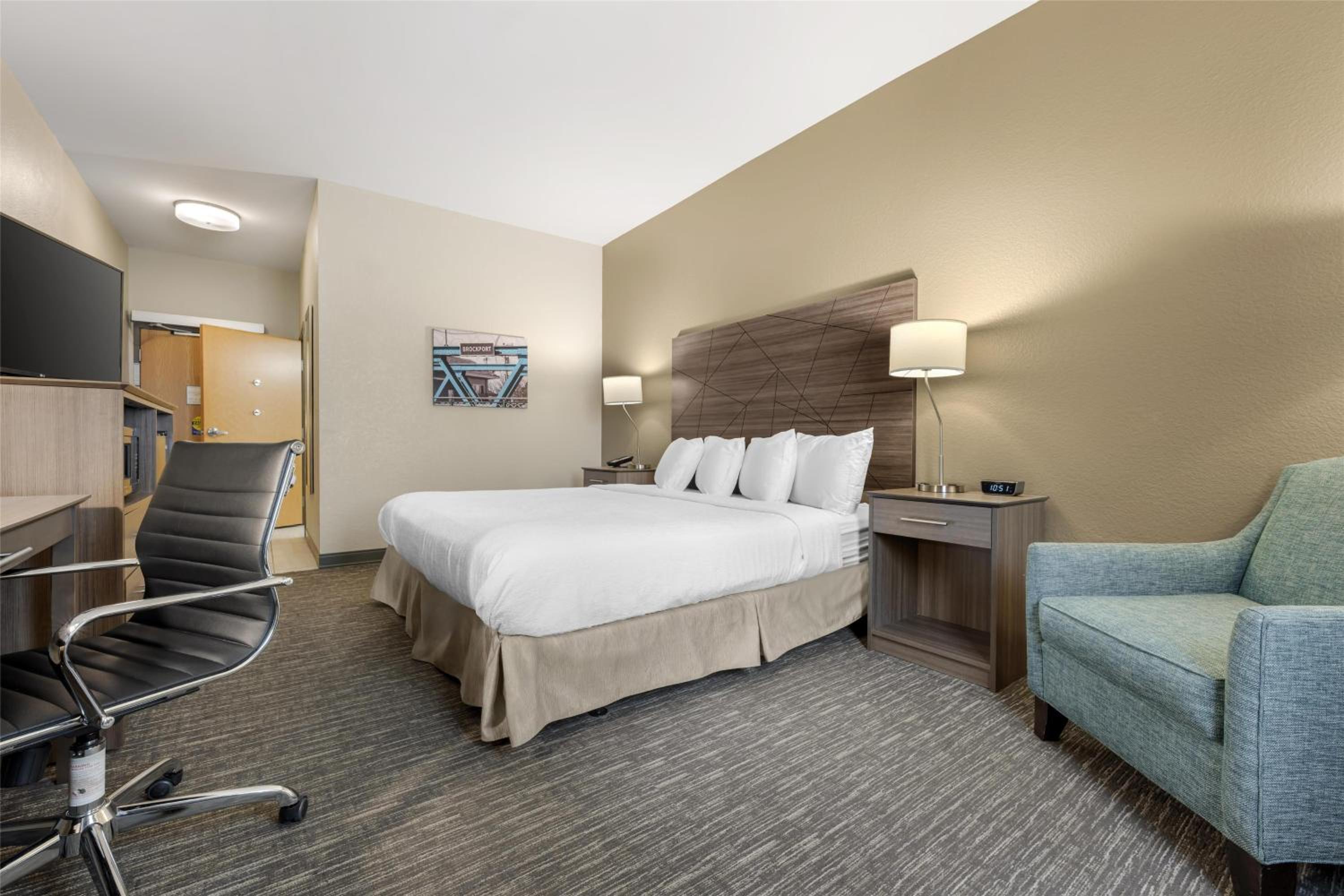 King Room with Bath Tub - Disability Access/Non-Smoking  - Photo 3