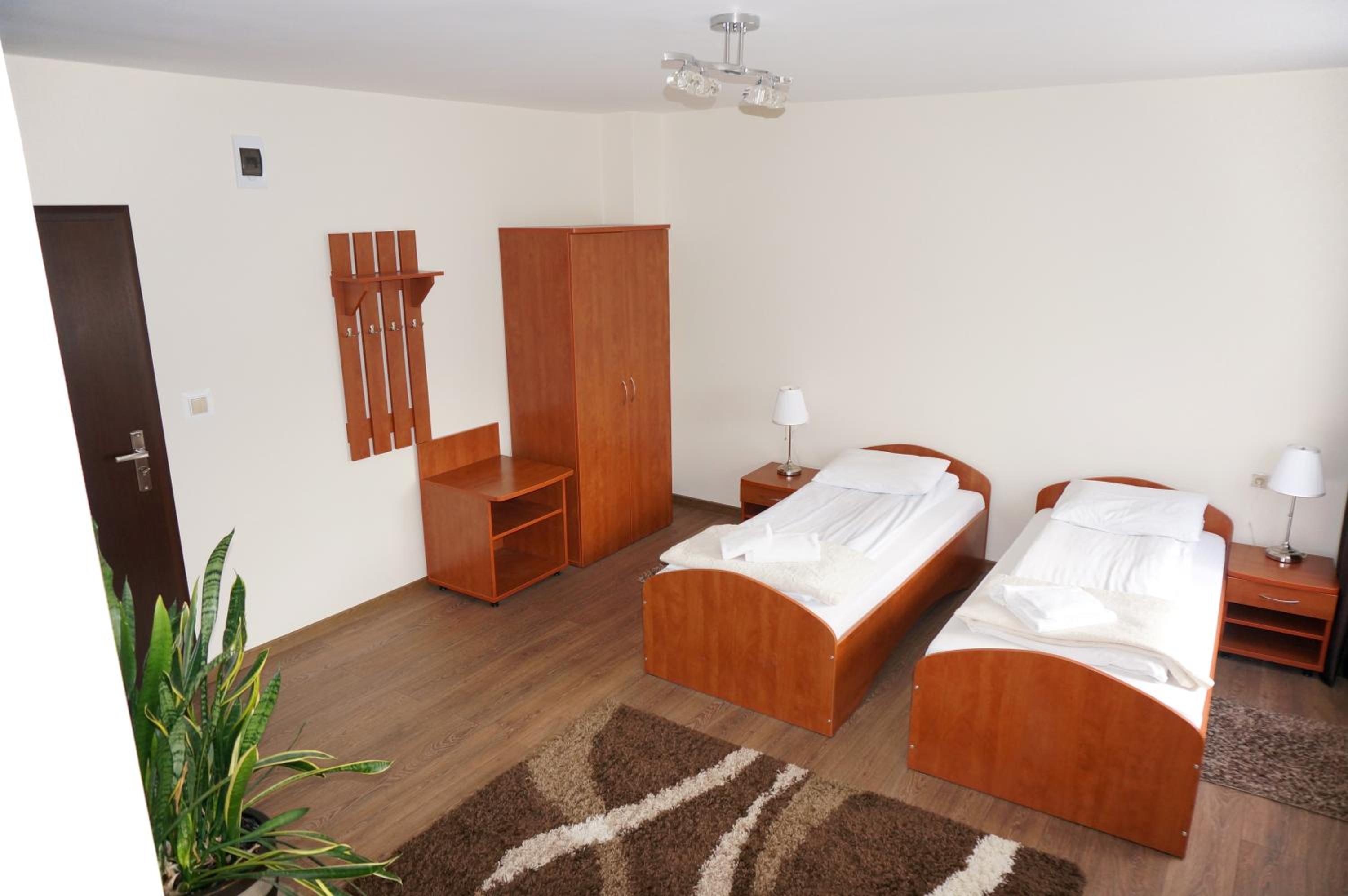 Twin Room - Photo 4