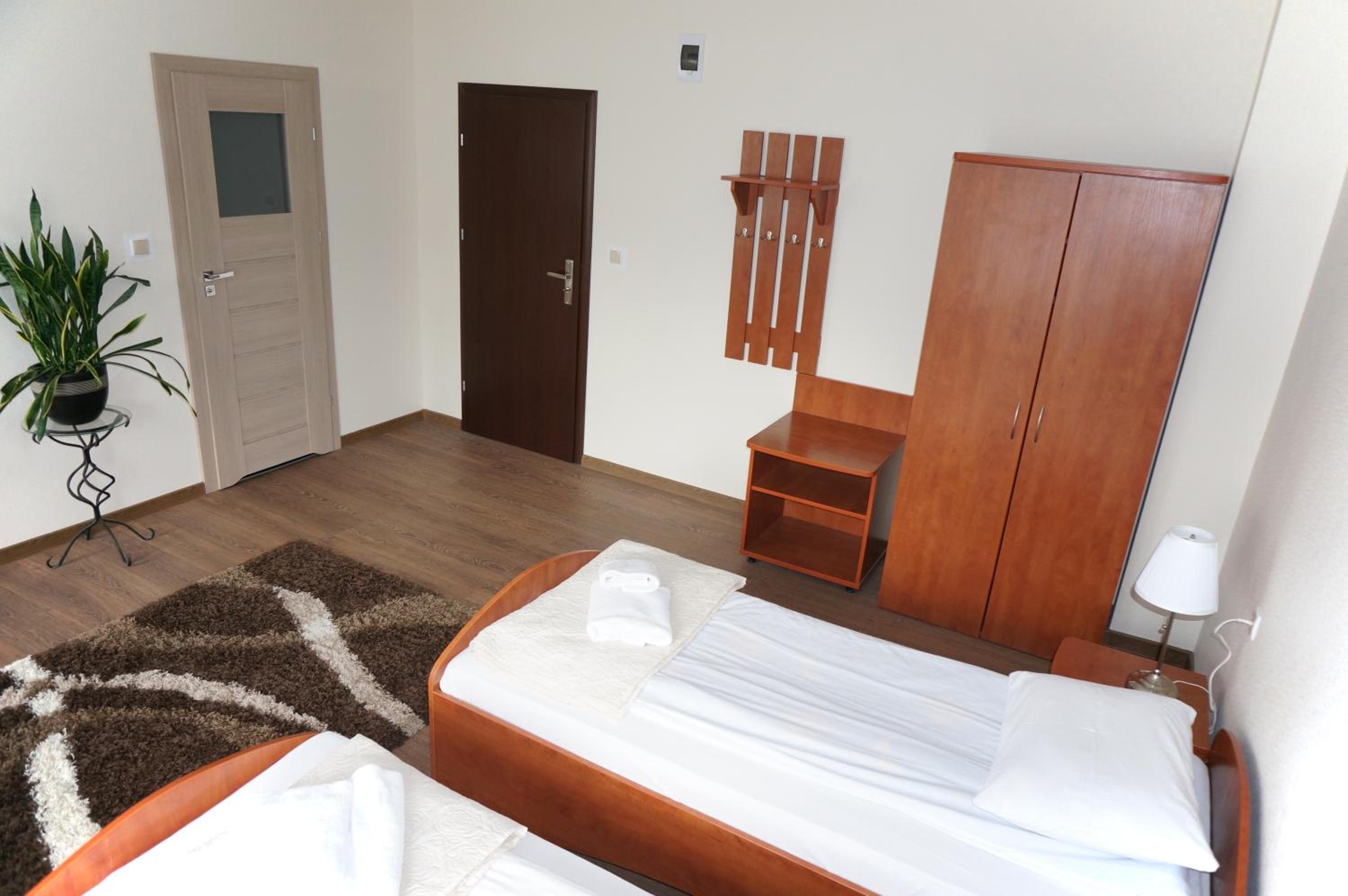 Twin Room - Photo 3