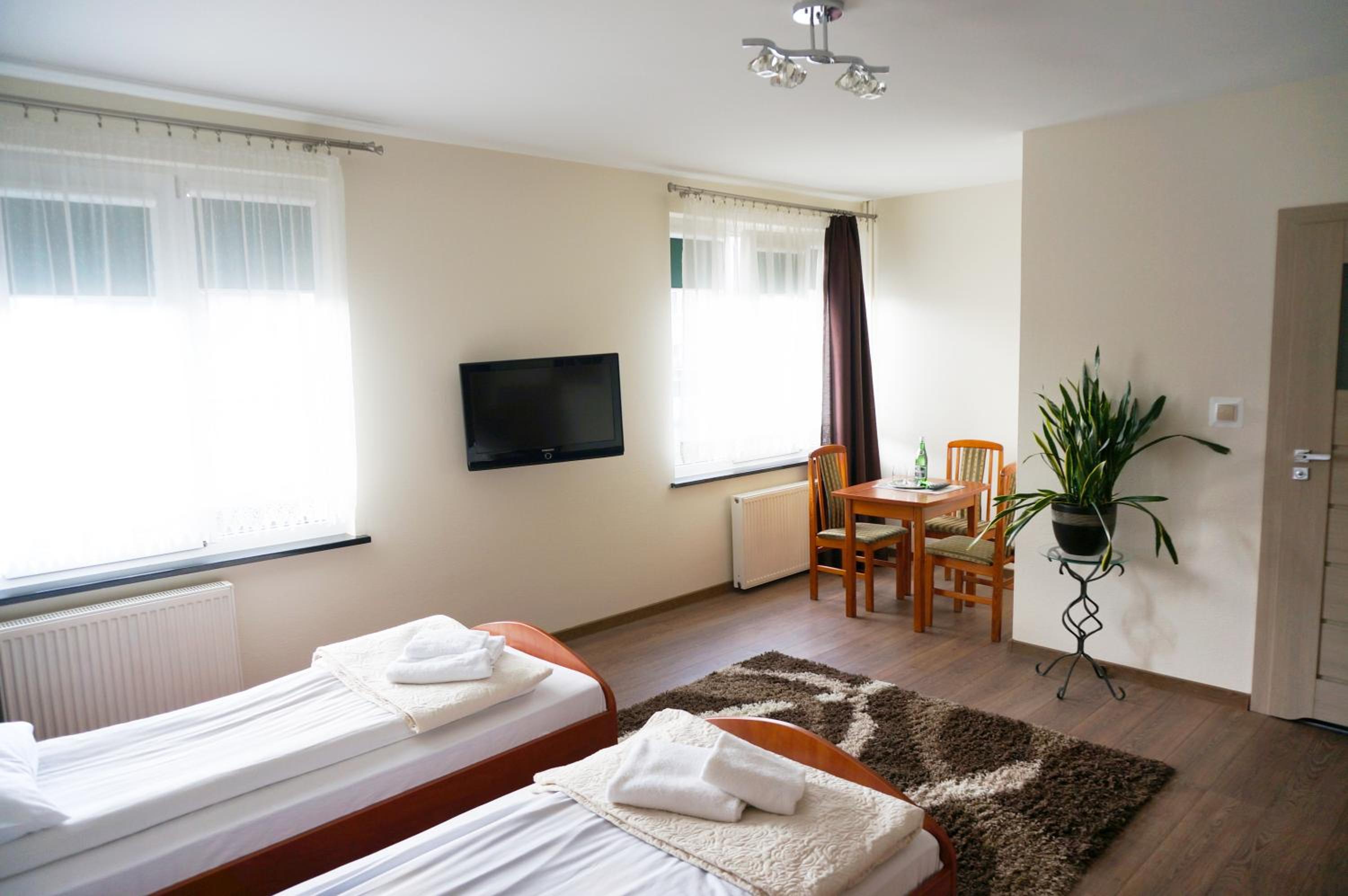 Twin Room - Photo 6