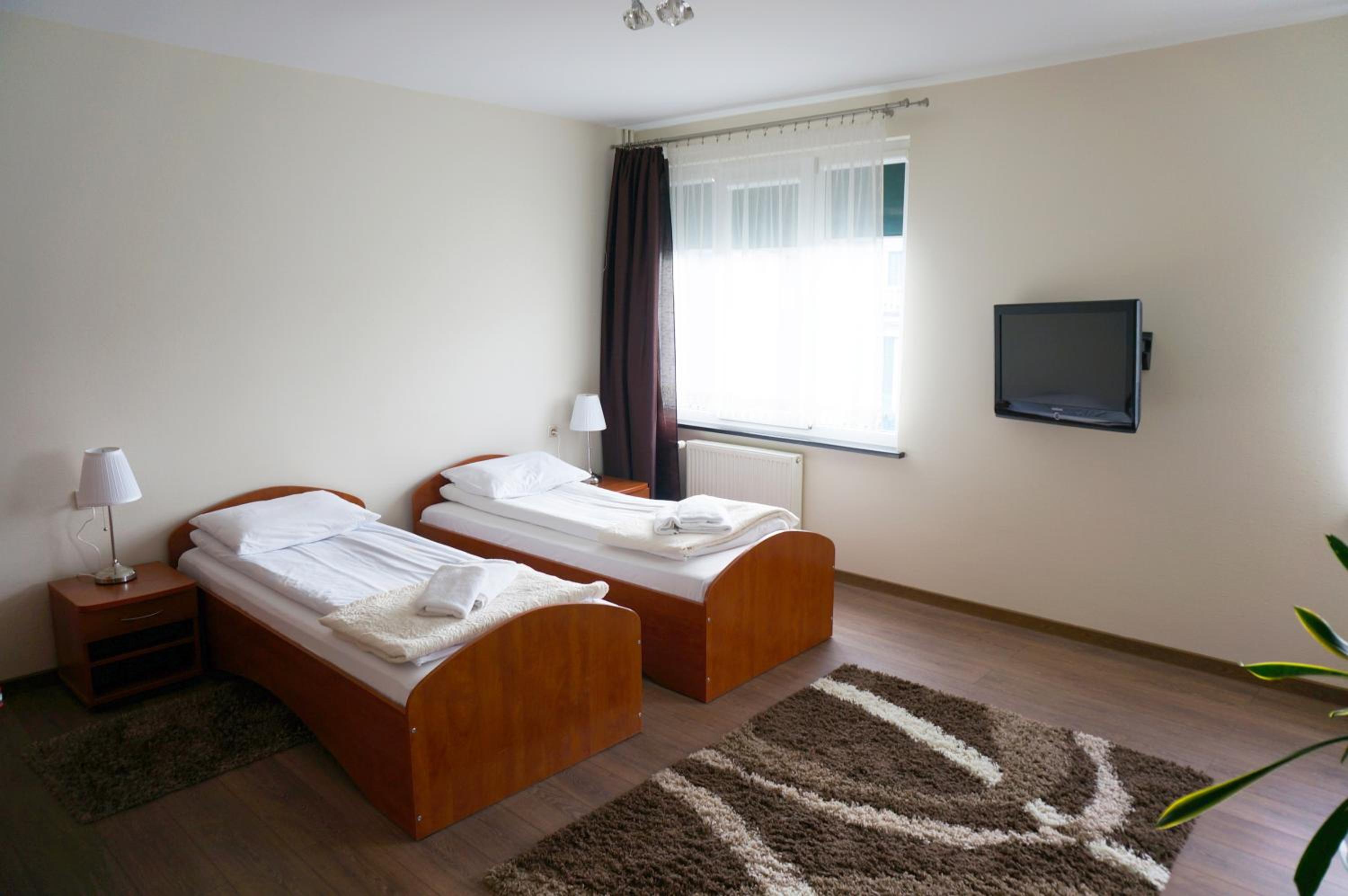 Twin Room - Photo 2