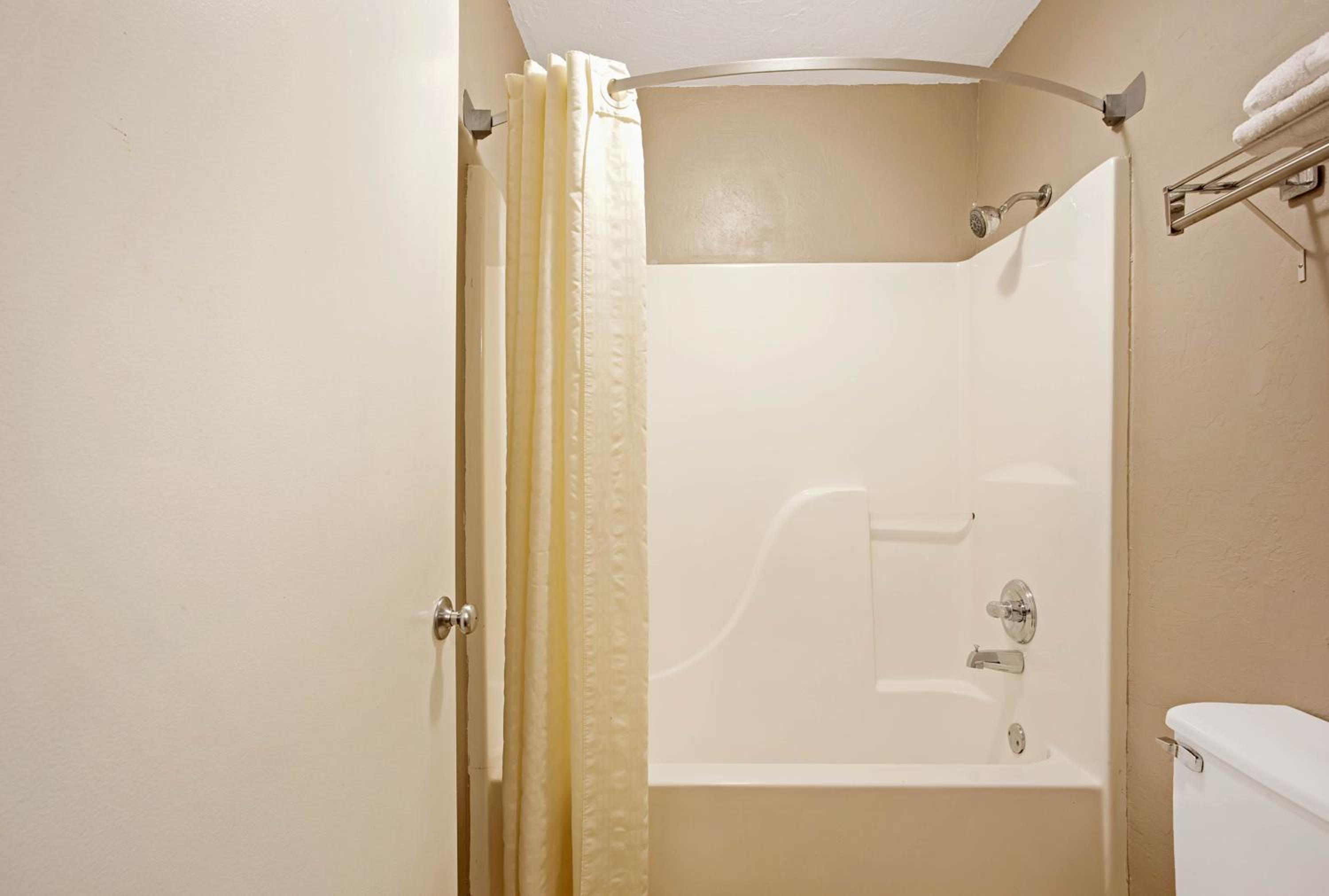 Double Room With Two Double Beds - Smoking photo 2