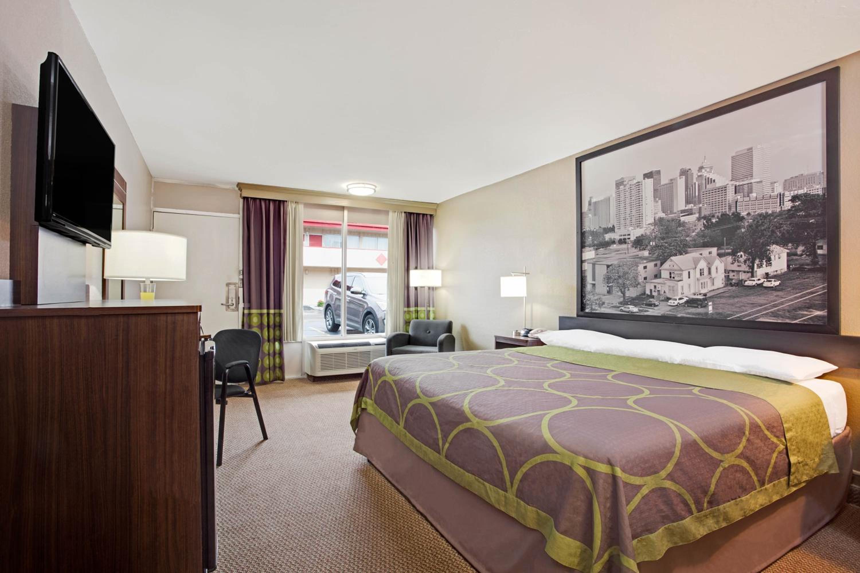King Room - Non-Smoking photo 2