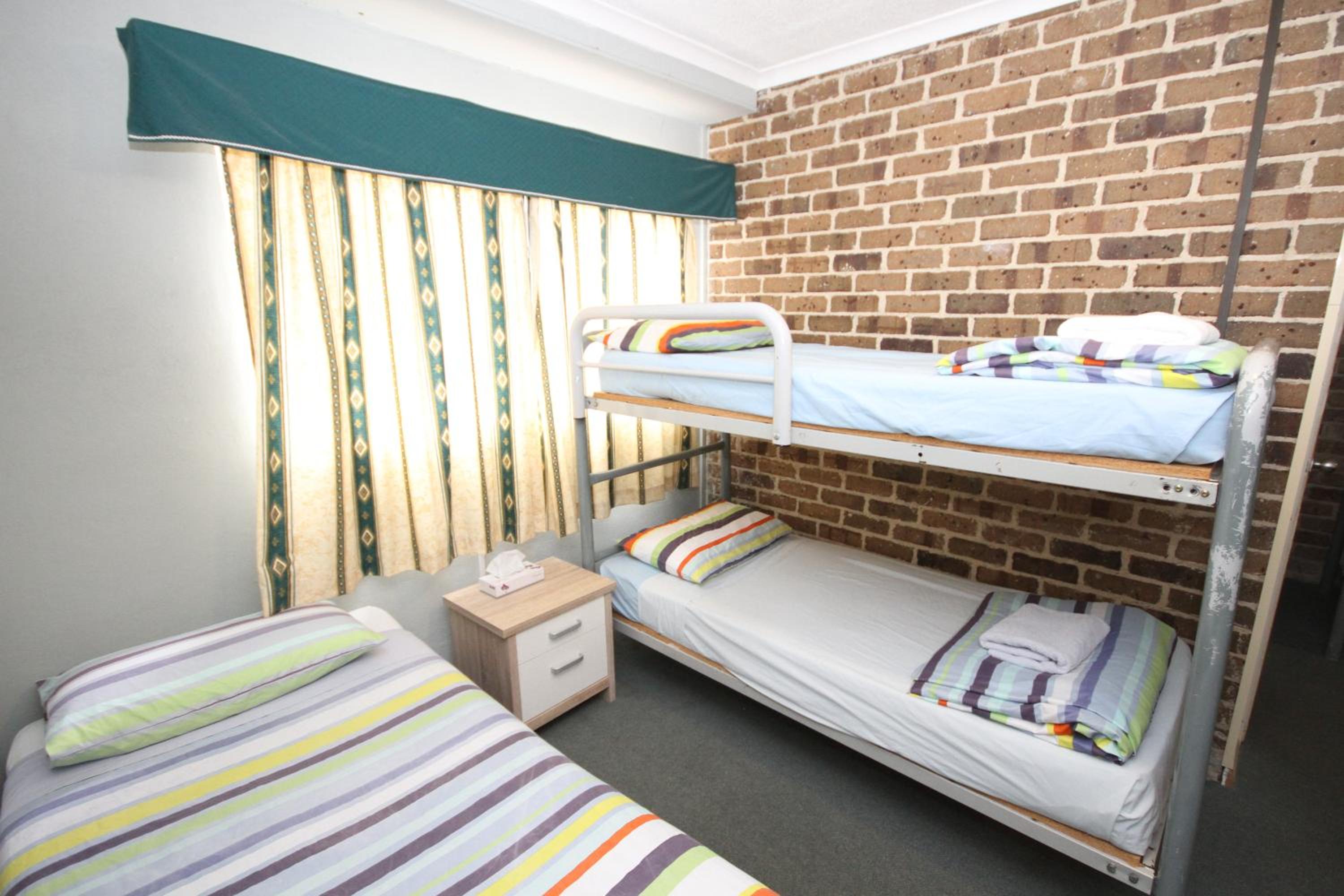 Budget Singles Room with 6 Bunk Beds photo 1
