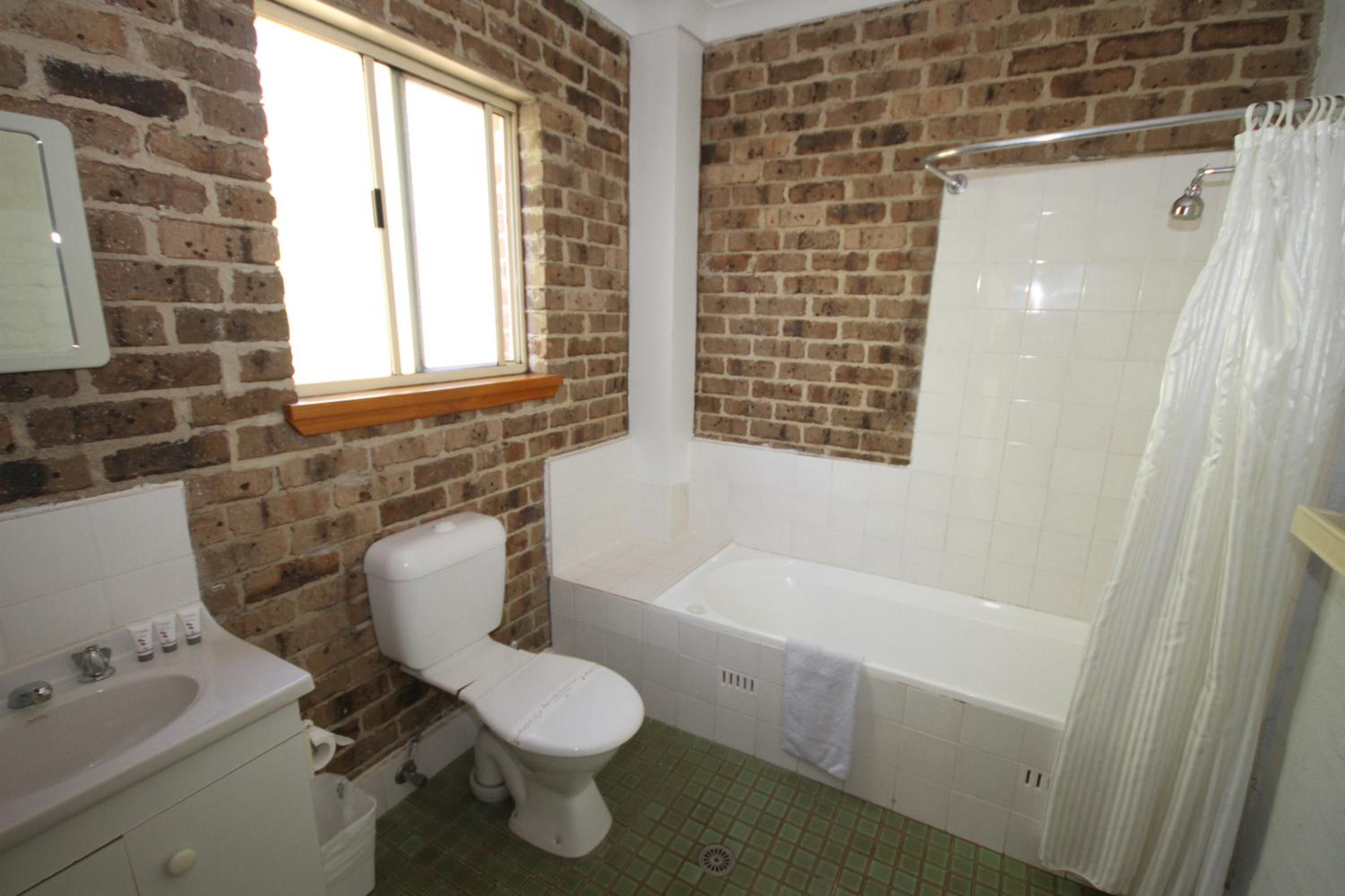 Budget Singles Room with 6 Bunk Beds photo 2