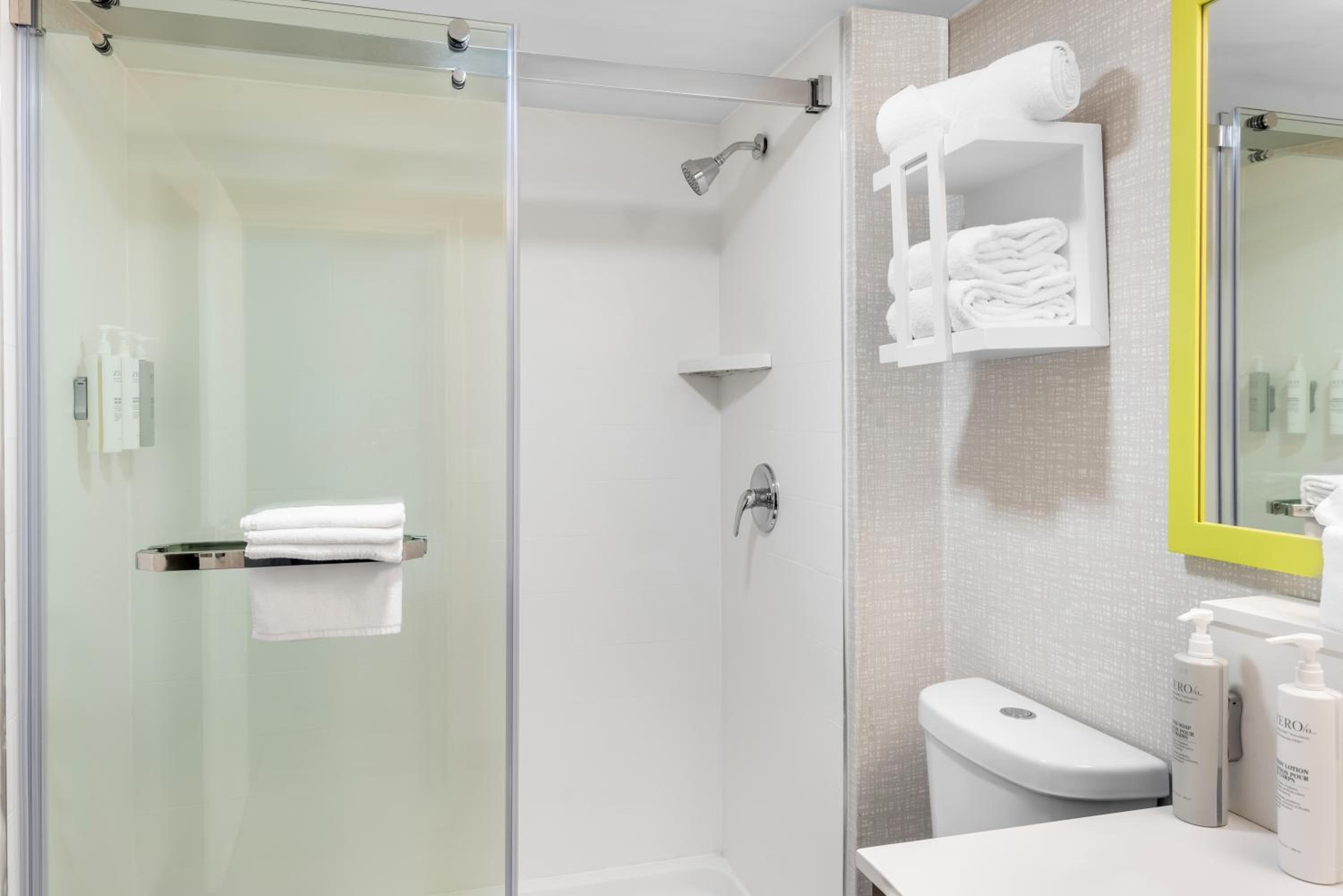 One-Bedroom King Suite - Non-Smoking - Photo 5
