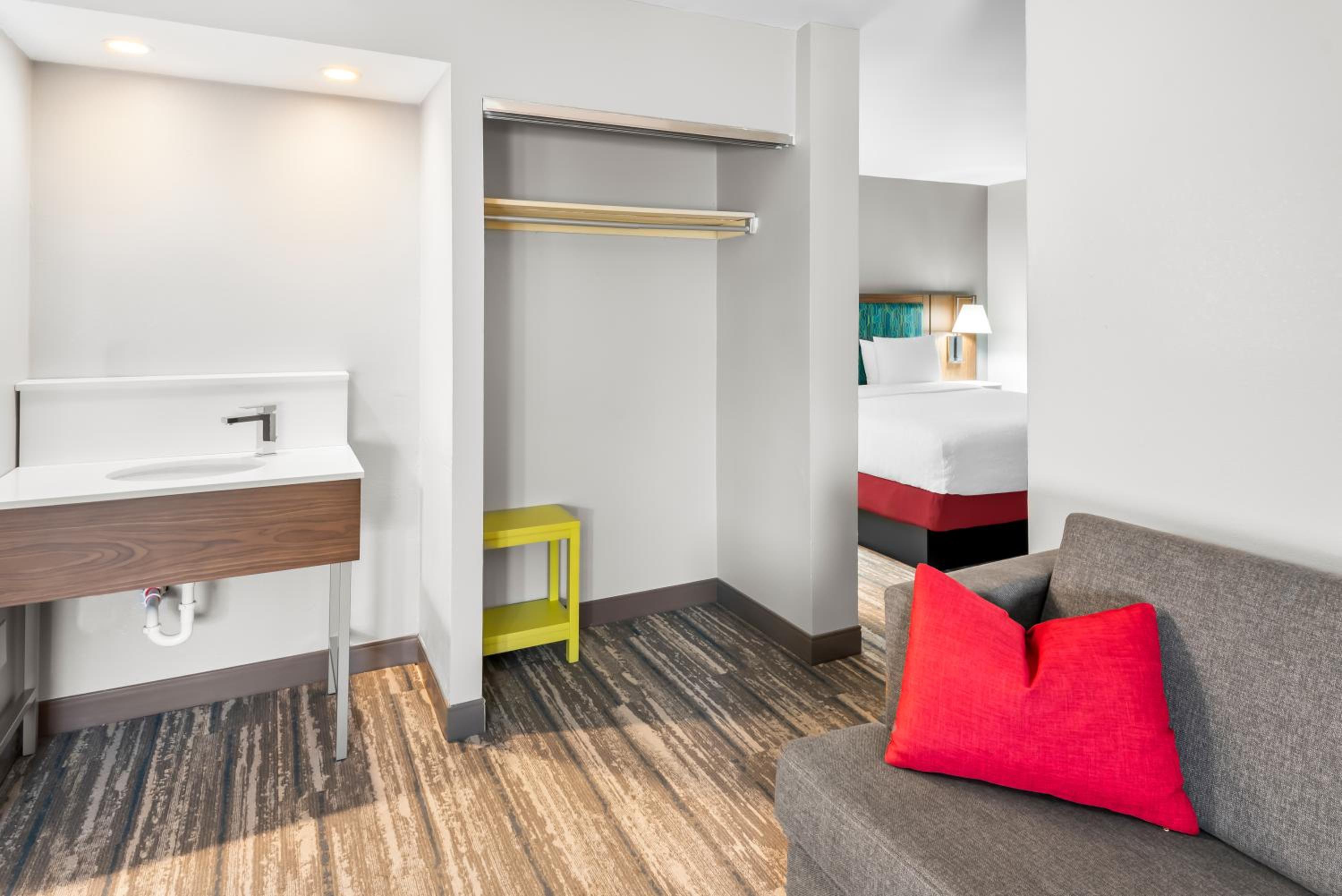 One-Bedroom King Suite - Non-Smoking - Photo 2