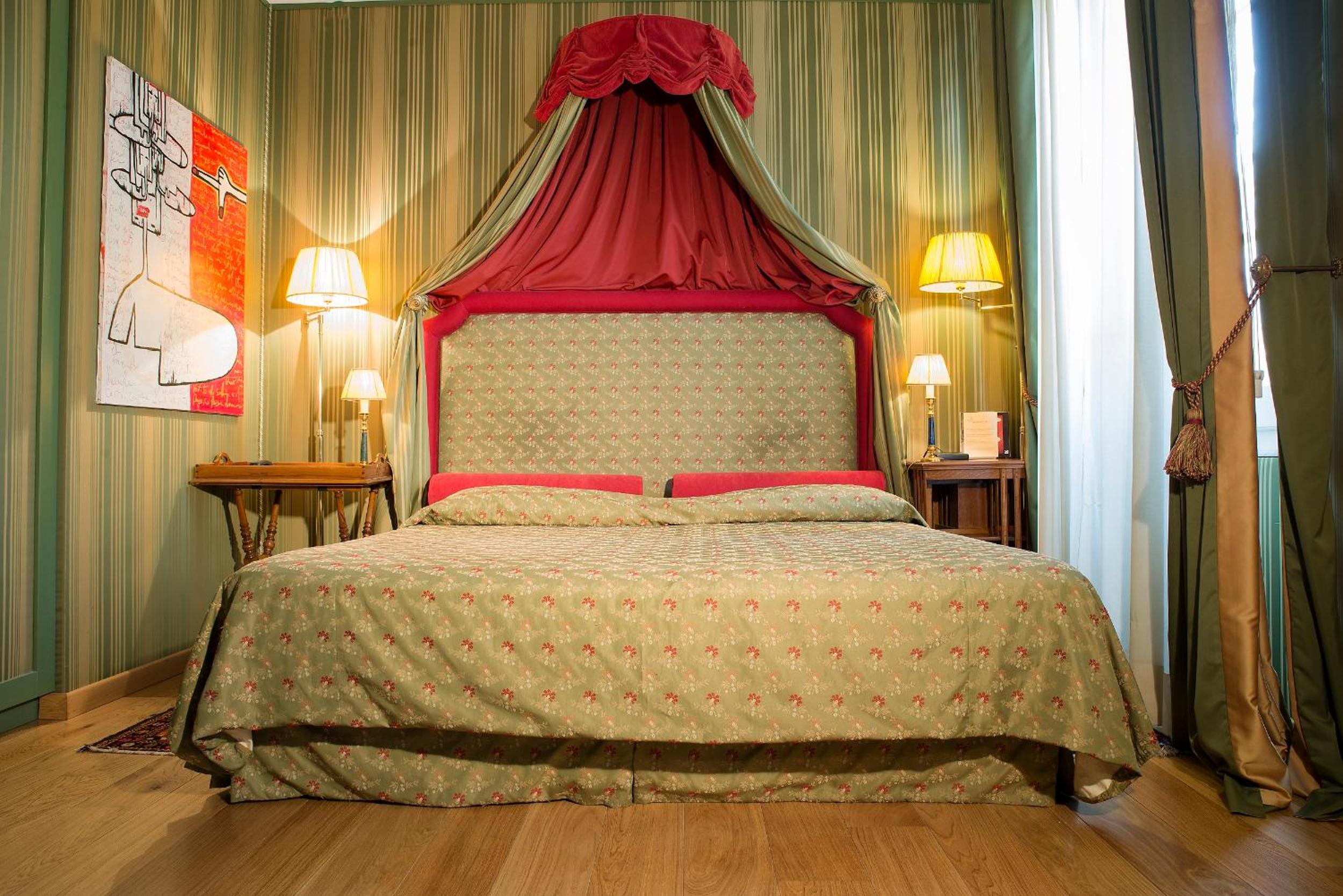 Suite - Photo 1