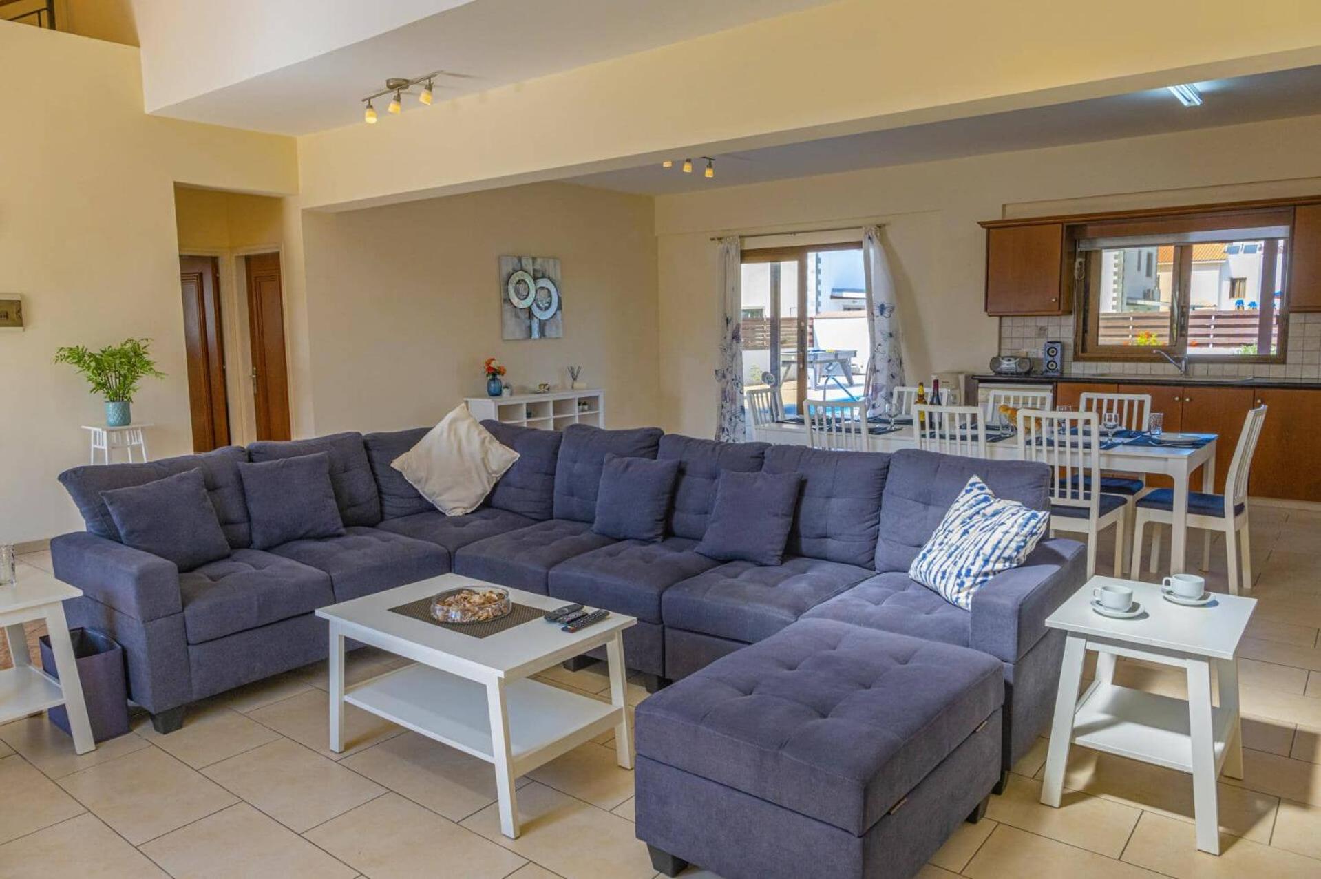 Villa photo 2