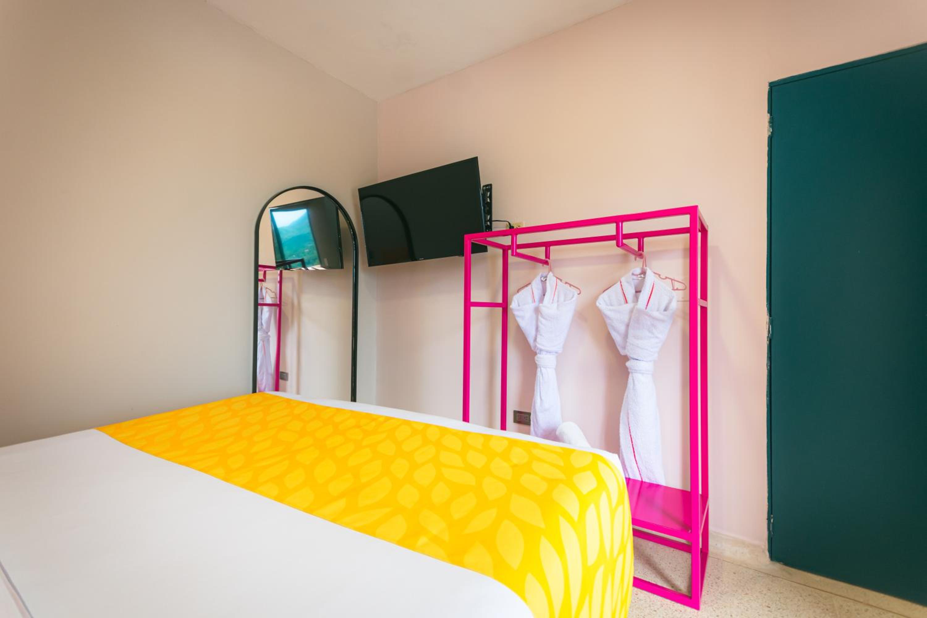 Quadruple Room with Balcony photo 3