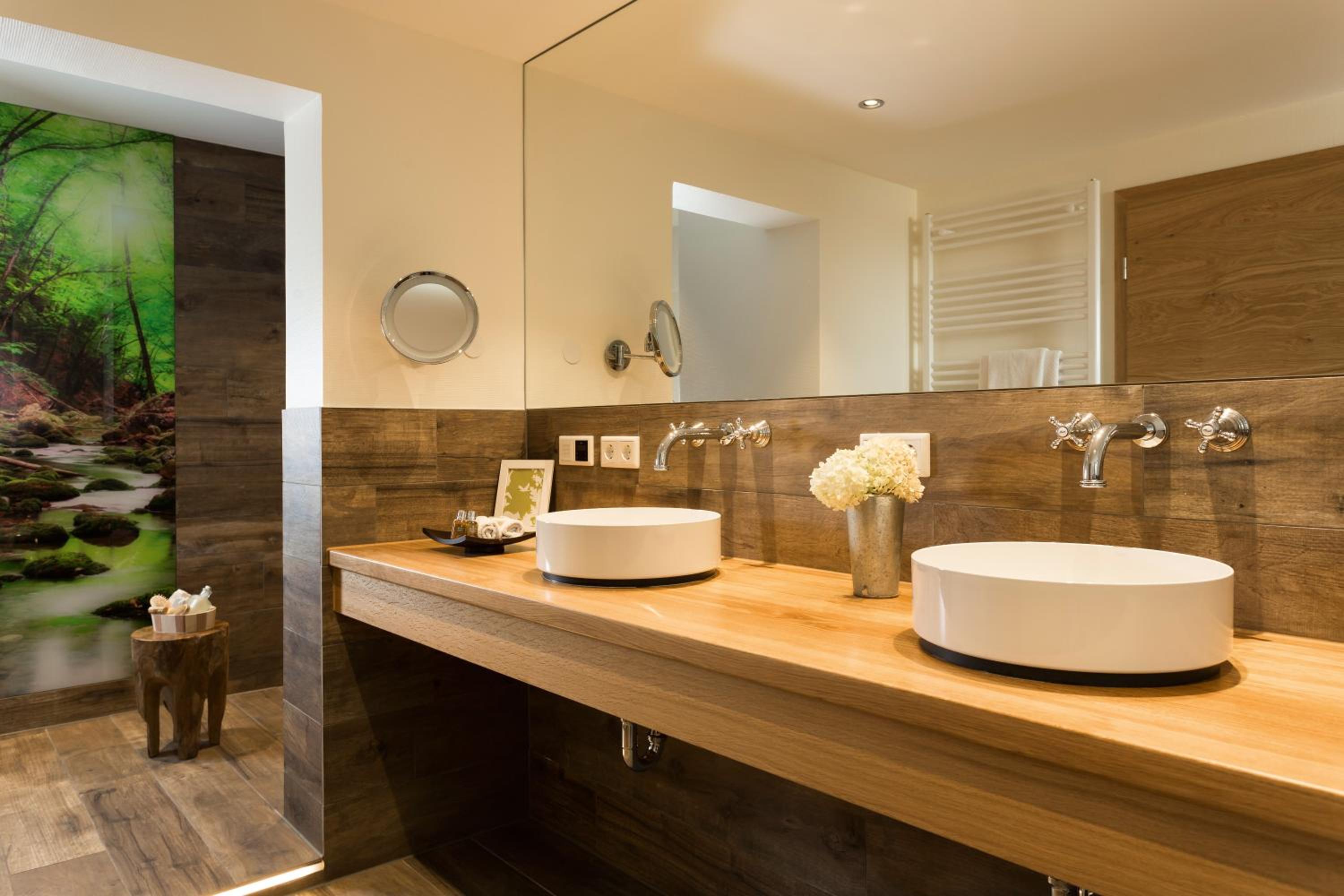 Suite - Photo 18