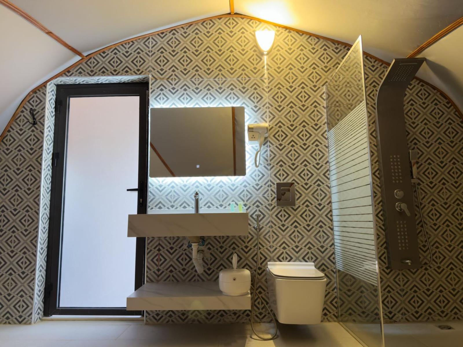 Suite - Photo 4